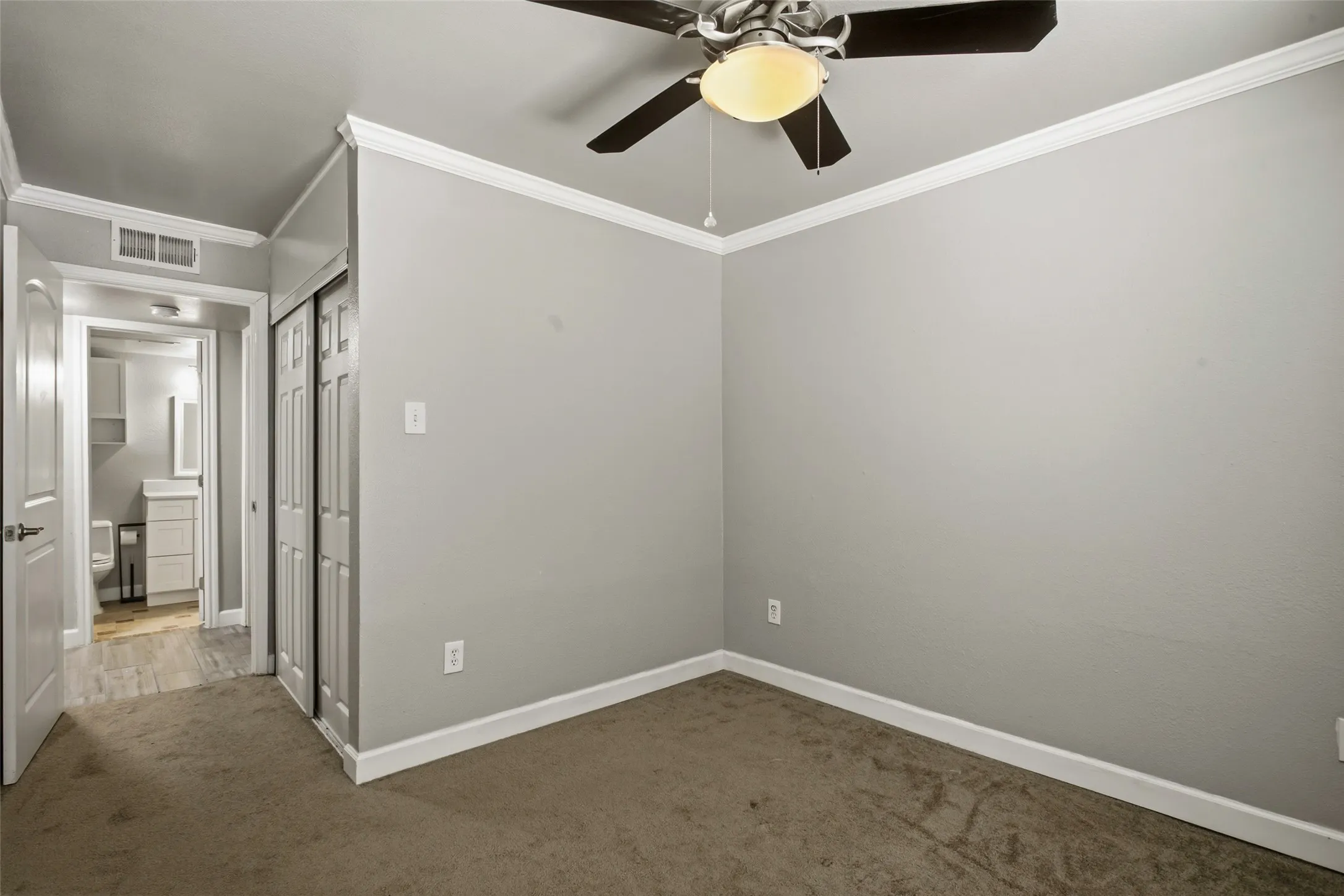 Condominium For Rent in Tarrant County , 3206 S Fielder Road 100, Arlington, Texas 76015, 2 Bedroom, 1 Bathroom, Garage spaces, 768 Sqft, built in 1983, mls#21356417, Real Estate Agent in Arlington, Homes For Rent in Tarrant county, Homes For Rent in Arlington, Realtor in Arlington Texas, Real Estate Brokerage Independent Realty Texas, Luminita Cordes Realtor