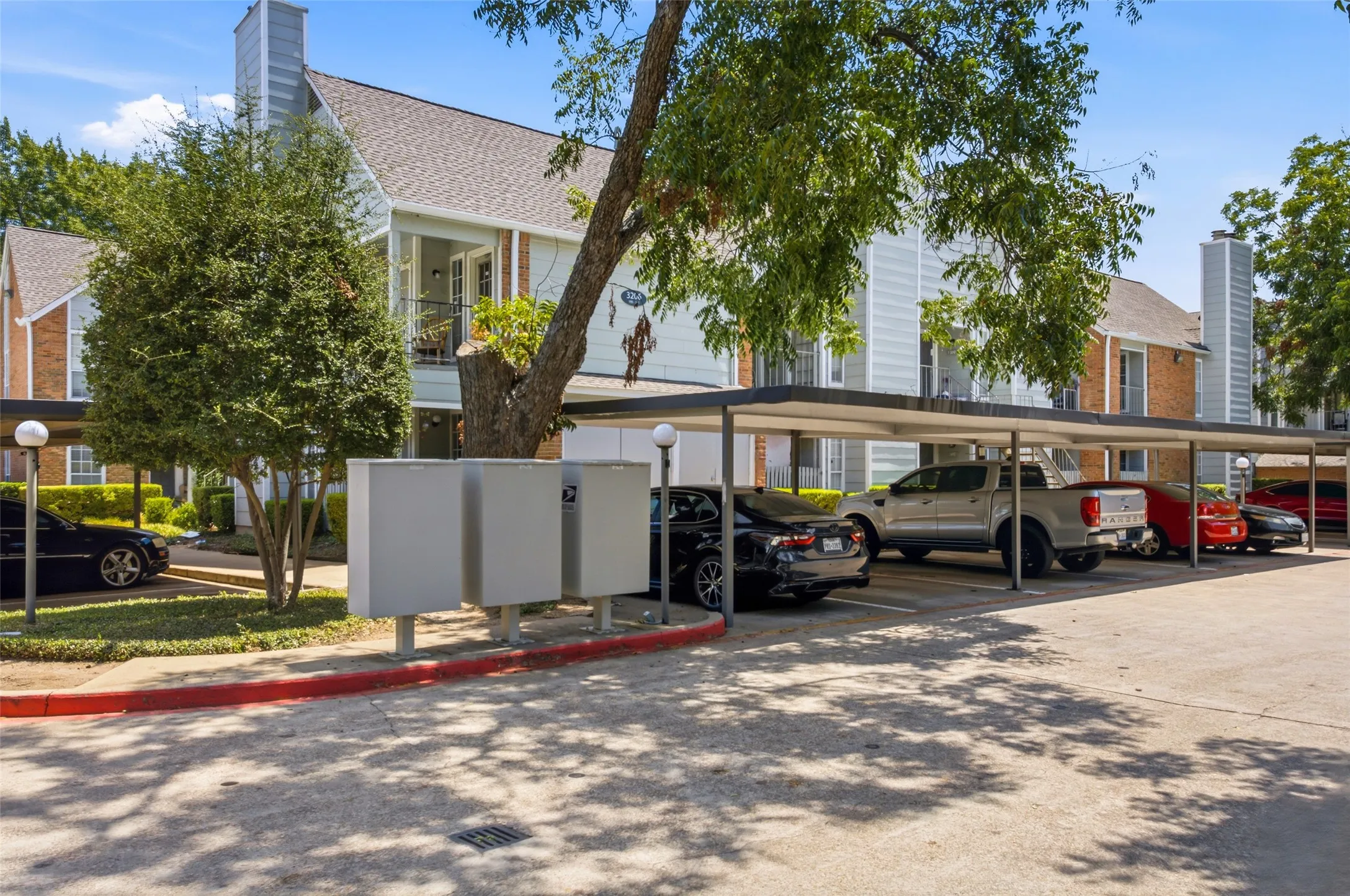 Condominium For Rent in Tarrant County , 3206 S Fielder Road 100, Arlington, Texas 76015, 2 Bedroom, 1 Bathroom, Garage spaces, 768 Sqft, built in 1983, mls#21356417, Real Estate Agent in Arlington, Homes For Rent in Tarrant county, Homes For Rent in Arlington, Realtor in Arlington Texas, Real Estate Brokerage Independent Realty Texas, Luminita Cordes Realtor