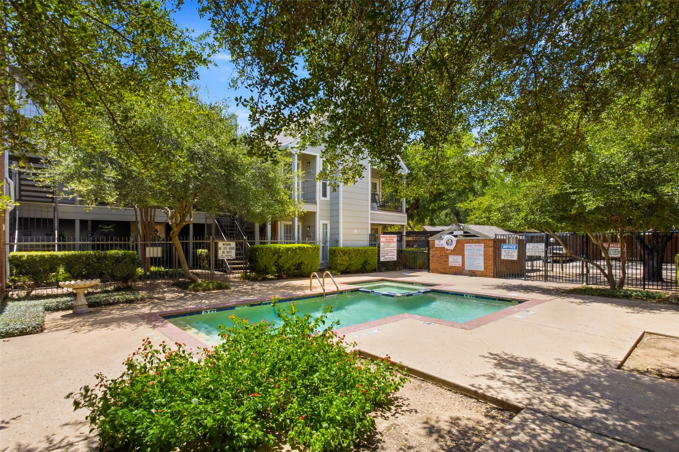 Condominium For Rent in Tarrant County , 3206 S Fielder Road 100, Arlington, Texas 76015, 2 Bedroom, 1 Bathroom, Garage spaces, 768 Sqft, built in 1983, mls#21356417, Real Estate Agent in Arlington, Homes For Rent in Tarrant county, Homes For Rent in Arlington, Realtor in Arlington Texas, Real Estate Brokerage Independent Realty Texas, Luminita Cordes Realtor