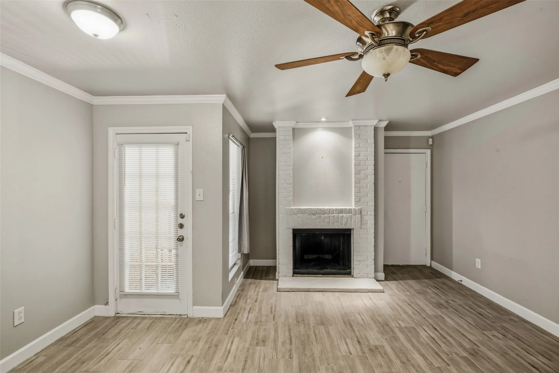 Condominium For Rent in Tarrant County , 3206 S Fielder Road 100, Arlington, Texas 76015, 2 Bedroom, 1 Bathroom, Garage spaces, 768 Sqft, built in 1983, mls#21356417, Real Estate Agent in Arlington, Homes For Rent in Tarrant county, Homes For Rent in Arlington, Realtor in Arlington Texas, Real Estate Brokerage Independent Realty Texas, Luminita Cordes Realtor