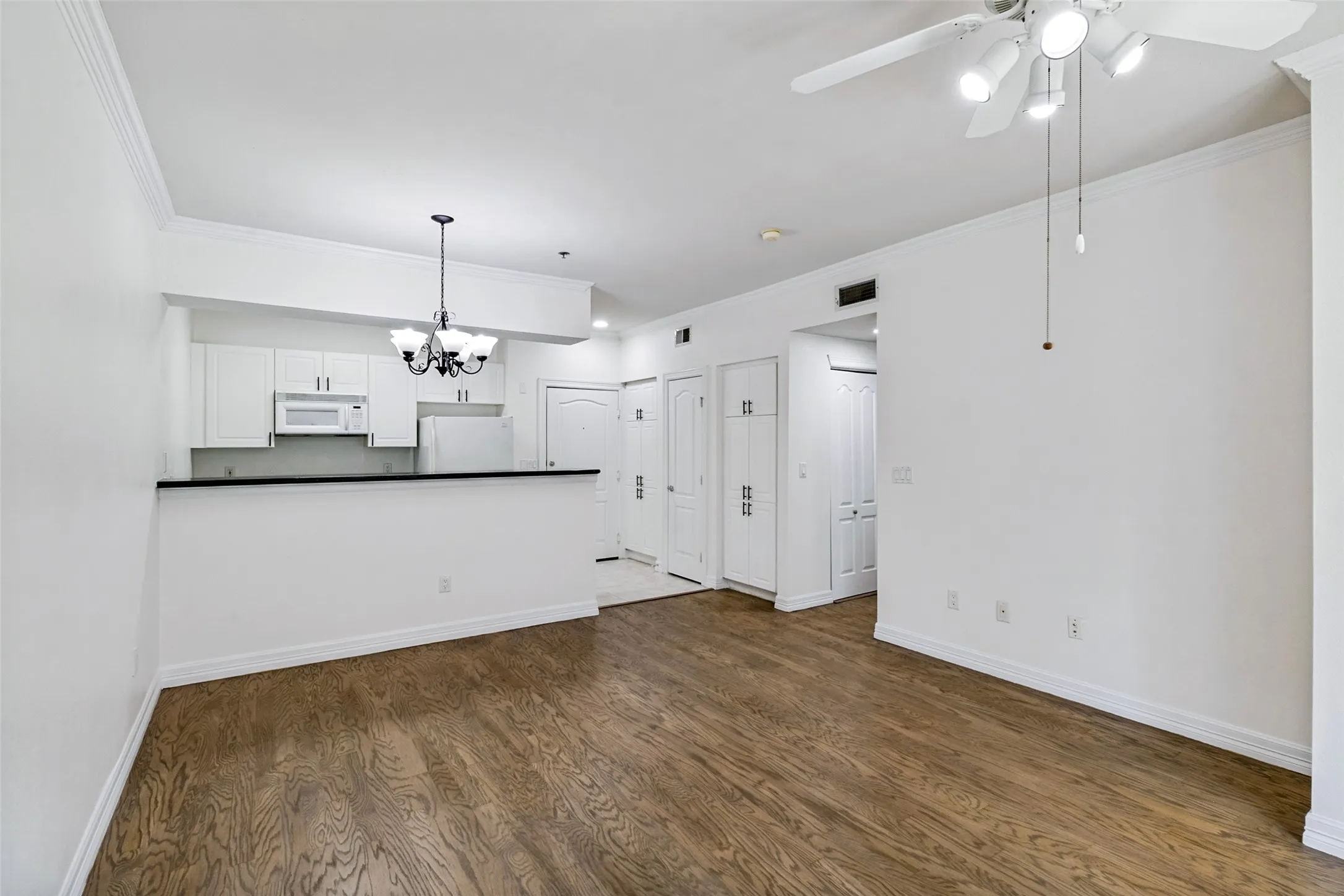 The Wyndemere - 3400 Welborn Street #318 - www.3400welborn318.com