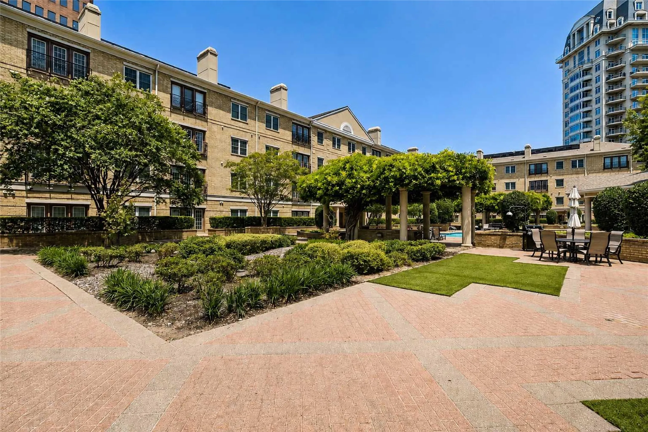 The Wyndemere - 3400 Welborn Street -  Courtyard & Patio Area - www.3400welborn318.com