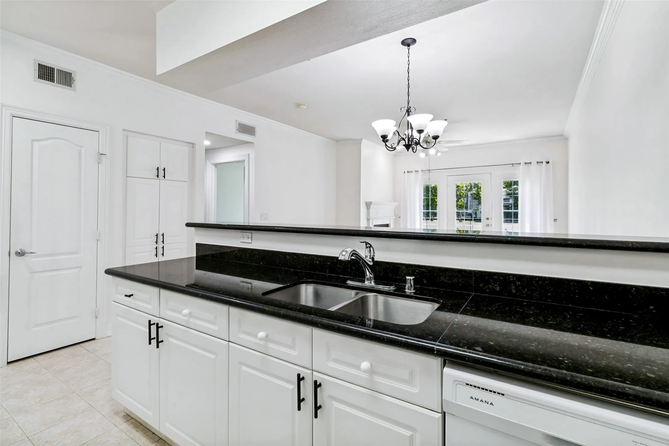 The Wyndemere - 3400 Welborn Street #318 - www.3400welborn318.com