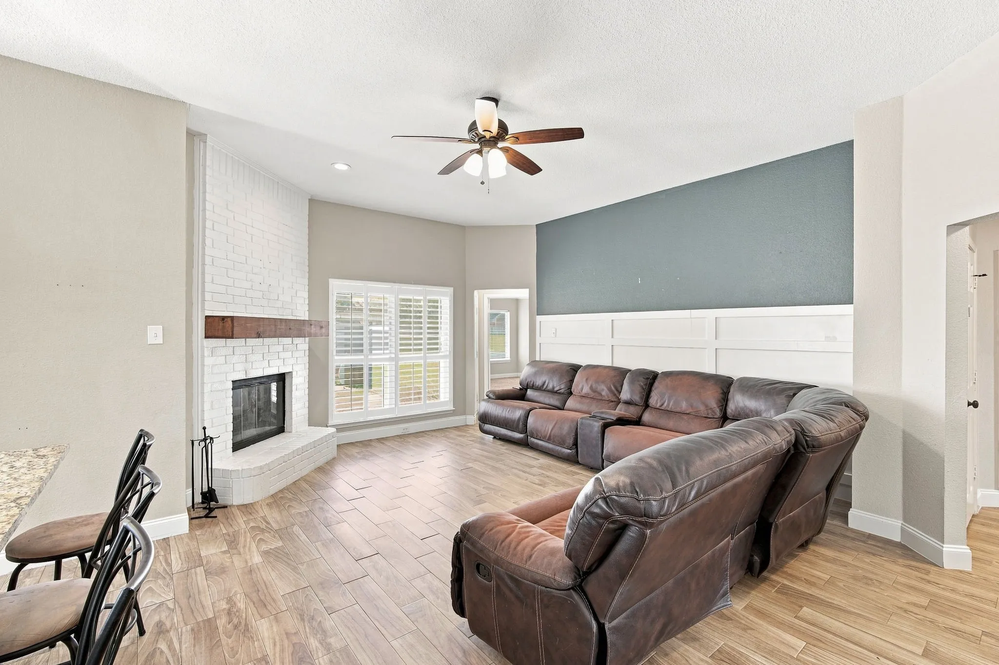Single Family Residence For Sale in Ellis County , 760 S Ridge Drive, Midlothian, Texas 76065, 4 Bedroom, 2 Bathroom, 2 Garage spaces, 2,010 Sqft, built in 2000, mls#21346868, Real Estate Agent in Midlothian, Homes For Sale in Ellis county, Homes For Sale in Midlothian, Realtor in Midlothian Texas, Real Estate Brokerage Independent Realty Texas, Luminita Cordes Realtor