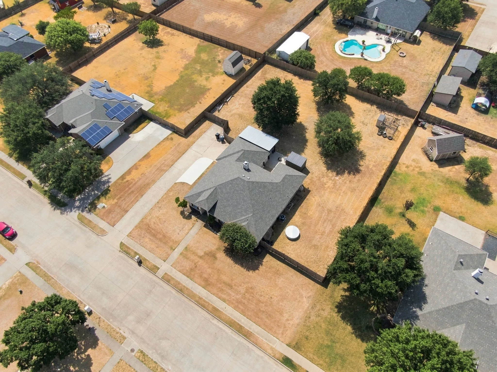 Single Family Residence For Sale in Ellis County , 760 S Ridge Drive, Midlothian, Texas 76065, 4 Bedroom, 2 Bathroom, 2 Garage spaces, 2,010 Sqft, built in 2000, mls#21346868, Real Estate Agent in Midlothian, Homes For Sale in Ellis county, Homes For Sale in Midlothian, Realtor in Midlothian Texas, Real Estate Brokerage Independent Realty Texas, Luminita Cordes Realtor