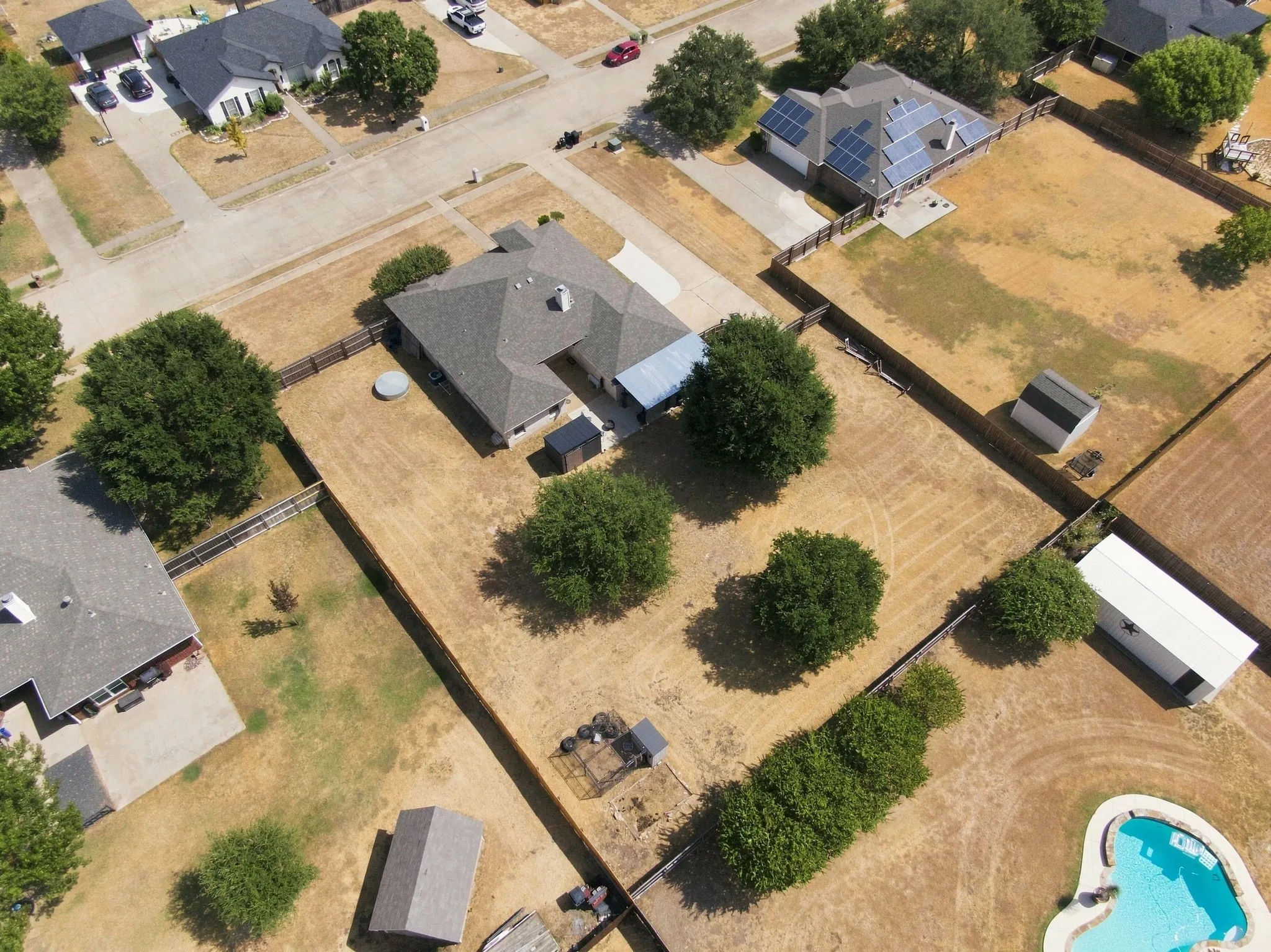 Single Family Residence For Sale in Ellis County , 760 S Ridge Drive, Midlothian, Texas 76065, 4 Bedroom, 2 Bathroom, 2 Garage spaces, 2,010 Sqft, built in 2000, mls#21346868, Real Estate Agent in Midlothian, Homes For Sale in Ellis county, Homes For Sale in Midlothian, Realtor in Midlothian Texas, Real Estate Brokerage Independent Realty Texas, Luminita Cordes Realtor