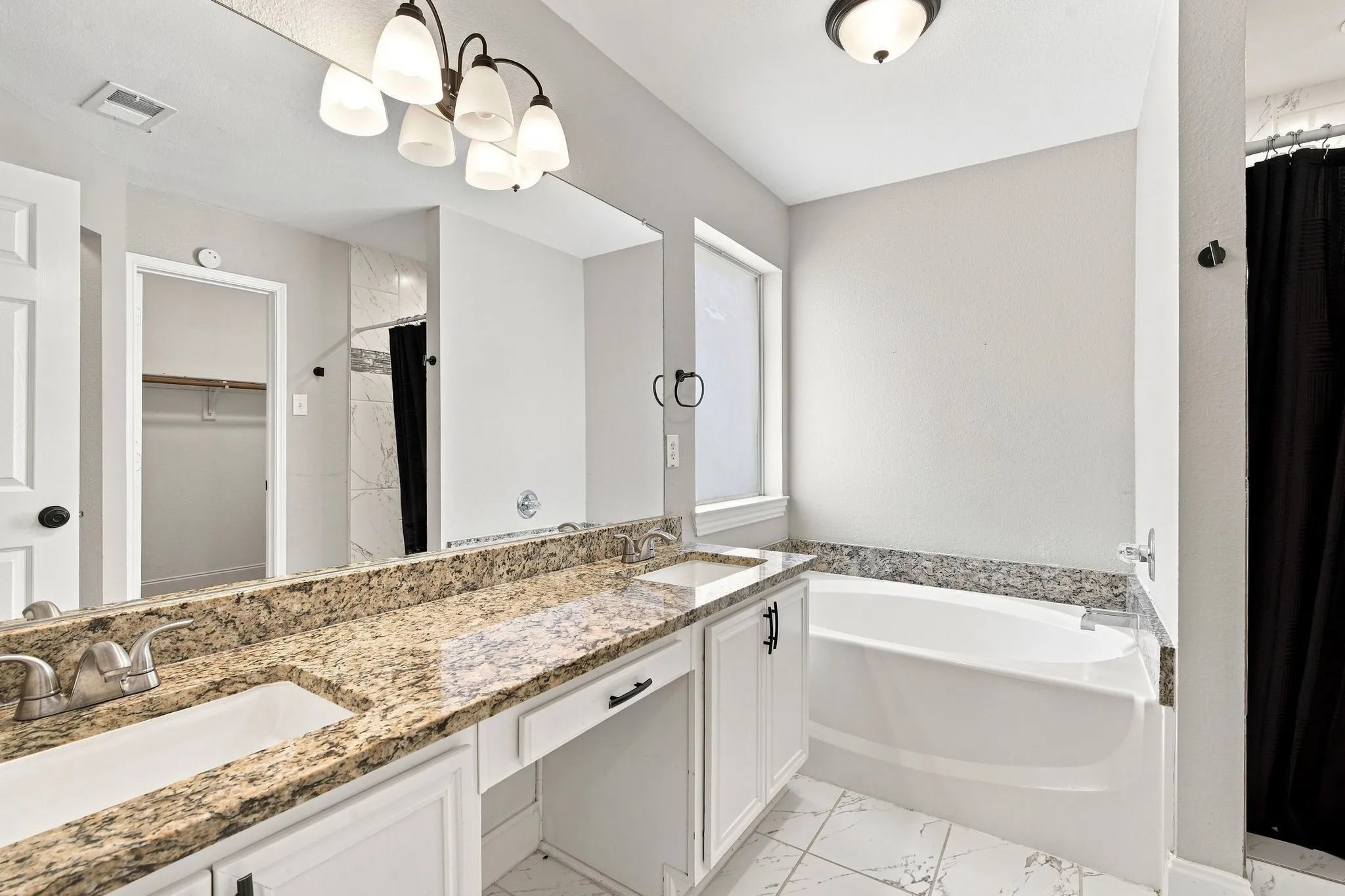 Single Family Residence For Sale in Ellis County , 760 S Ridge Drive, Midlothian, Texas 76065, 4 Bedroom, 2 Bathroom, 2 Garage spaces, 2,010 Sqft, built in 2000, mls#21346868, Real Estate Agent in Midlothian, Homes For Sale in Ellis county, Homes For Sale in Midlothian, Realtor in Midlothian Texas, Real Estate Brokerage Independent Realty Texas, Luminita Cordes Realtor