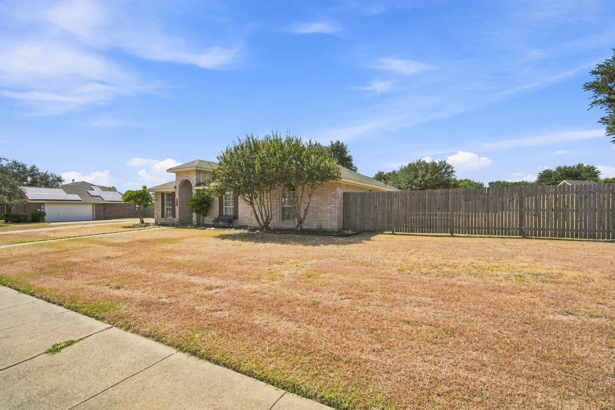 Single Family Residence For Sale in Ellis County , 760 S Ridge Drive, Midlothian, Texas 76065, 4 Bedroom, 2 Bathroom, 2 Garage spaces, 2,010 Sqft, built in 2000, mls#21346868, Real Estate Agent in Midlothian, Homes For Sale in Ellis county, Homes For Sale in Midlothian, Realtor in Midlothian Texas, Real Estate Brokerage Independent Realty Texas, Luminita Cordes Realtor