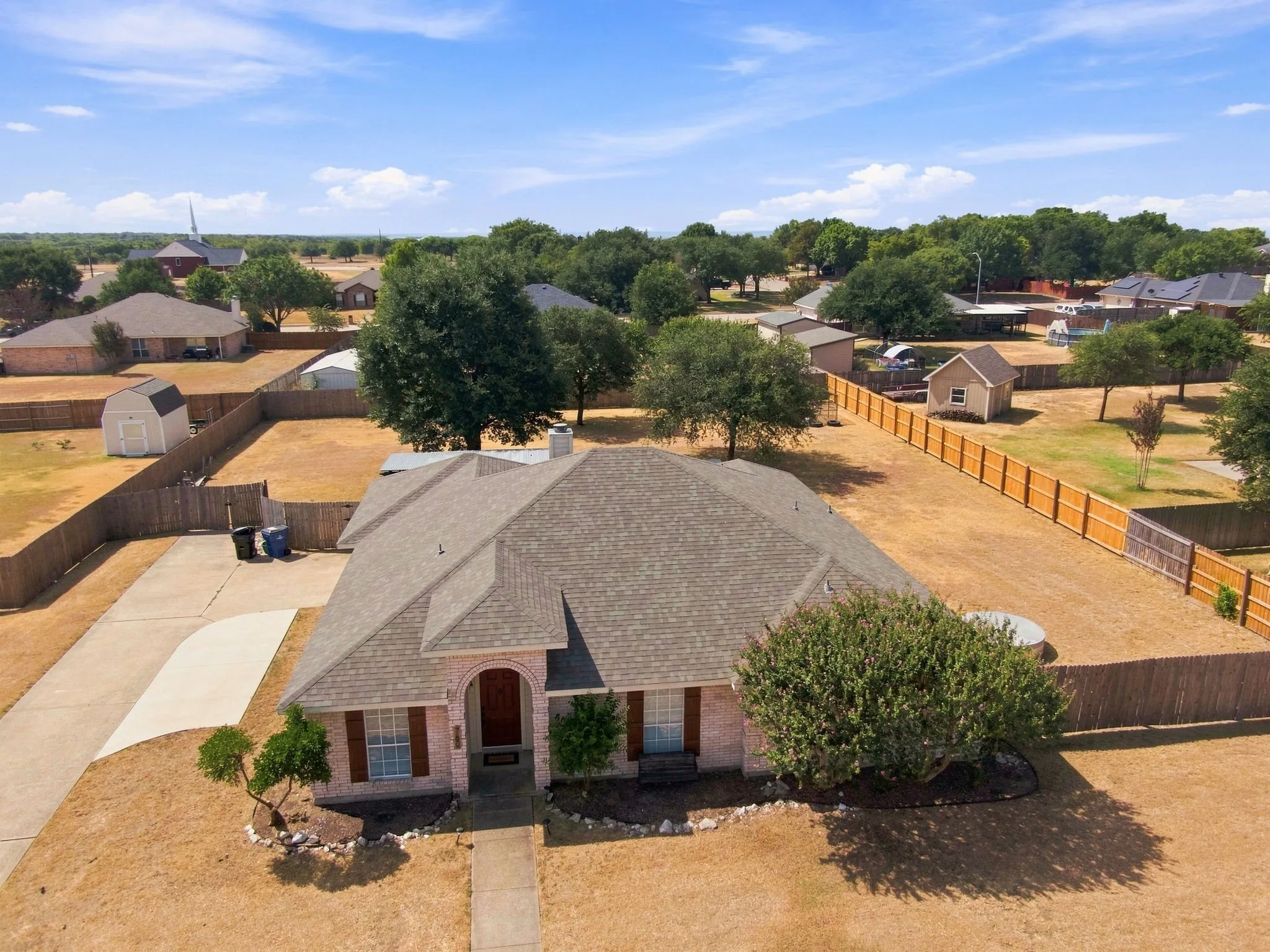Single Family Residence For Sale in Ellis County , 760 S Ridge Drive, Midlothian, Texas 76065, 4 Bedroom, 2 Bathroom, 2 Garage spaces, 2,010 Sqft, built in 2000, mls#21346868, Real Estate Agent in Midlothian, Homes For Sale in Ellis county, Homes For Sale in Midlothian, Realtor in Midlothian Texas, Real Estate Brokerage Independent Realty Texas, Luminita Cordes Realtor