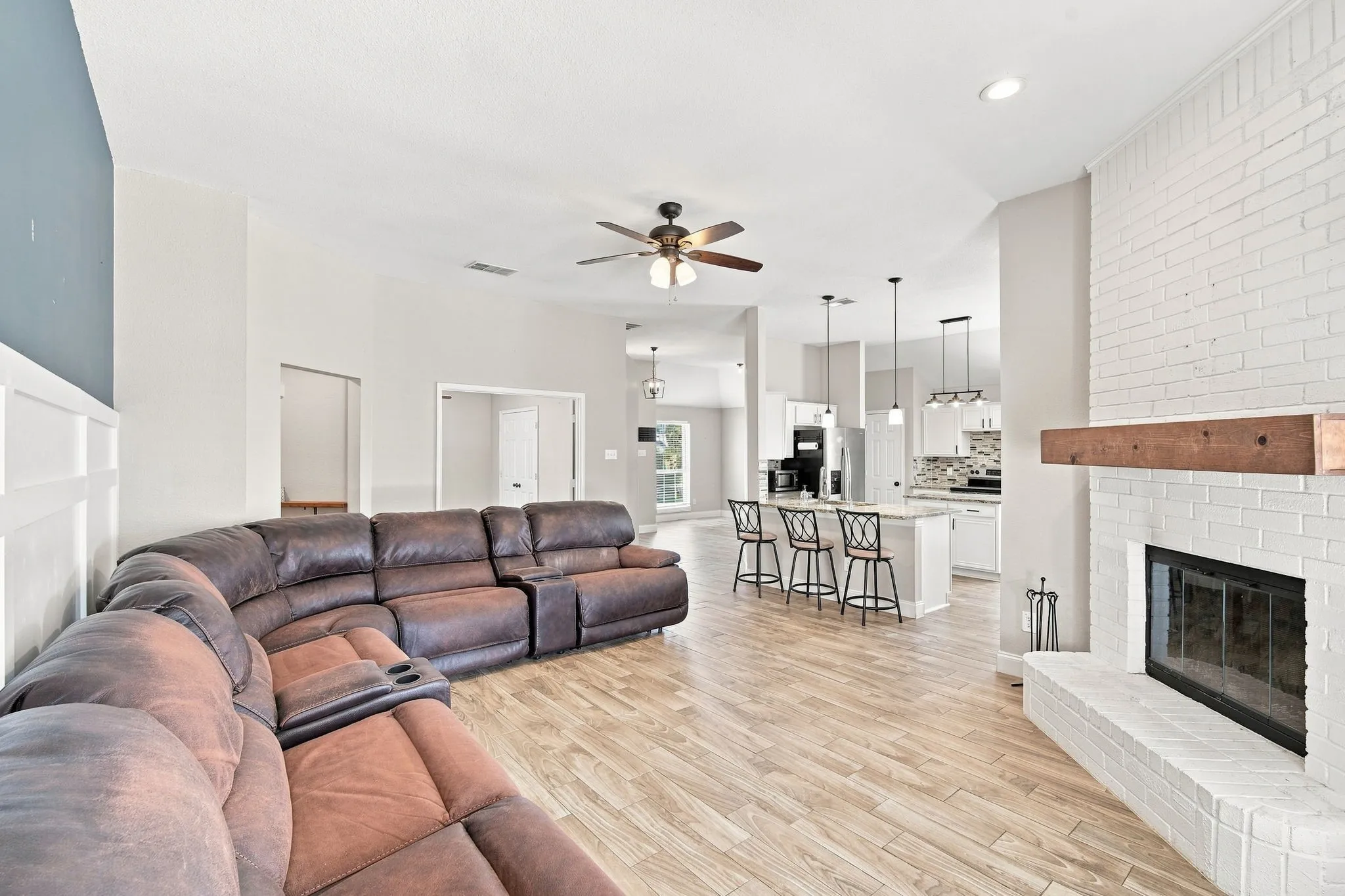 Single Family Residence For Sale in Ellis County , 760 S Ridge Drive, Midlothian, Texas 76065, 4 Bedroom, 2 Bathroom, 2 Garage spaces, 2,010 Sqft, built in 2000, mls#21346868, Real Estate Agent in Midlothian, Homes For Sale in Ellis county, Homes For Sale in Midlothian, Realtor in Midlothian Texas, Real Estate Brokerage Independent Realty Texas, Luminita Cordes Realtor