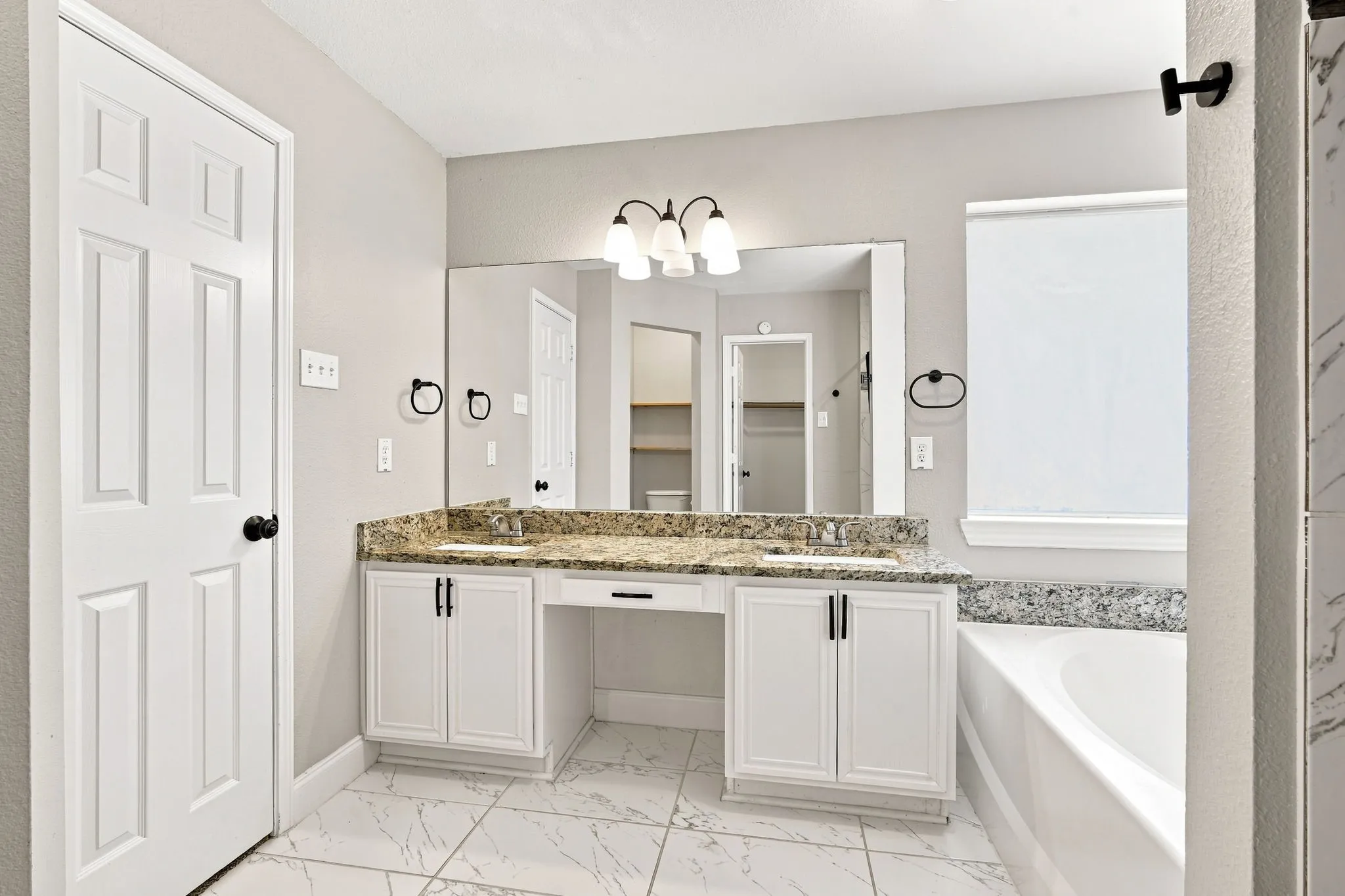 Single Family Residence For Sale in Ellis County , 760 S Ridge Drive, Midlothian, Texas 76065, 4 Bedroom, 2 Bathroom, 2 Garage spaces, 2,010 Sqft, built in 2000, mls#21346868, Real Estate Agent in Midlothian, Homes For Sale in Ellis county, Homes For Sale in Midlothian, Realtor in Midlothian Texas, Real Estate Brokerage Independent Realty Texas, Luminita Cordes Realtor