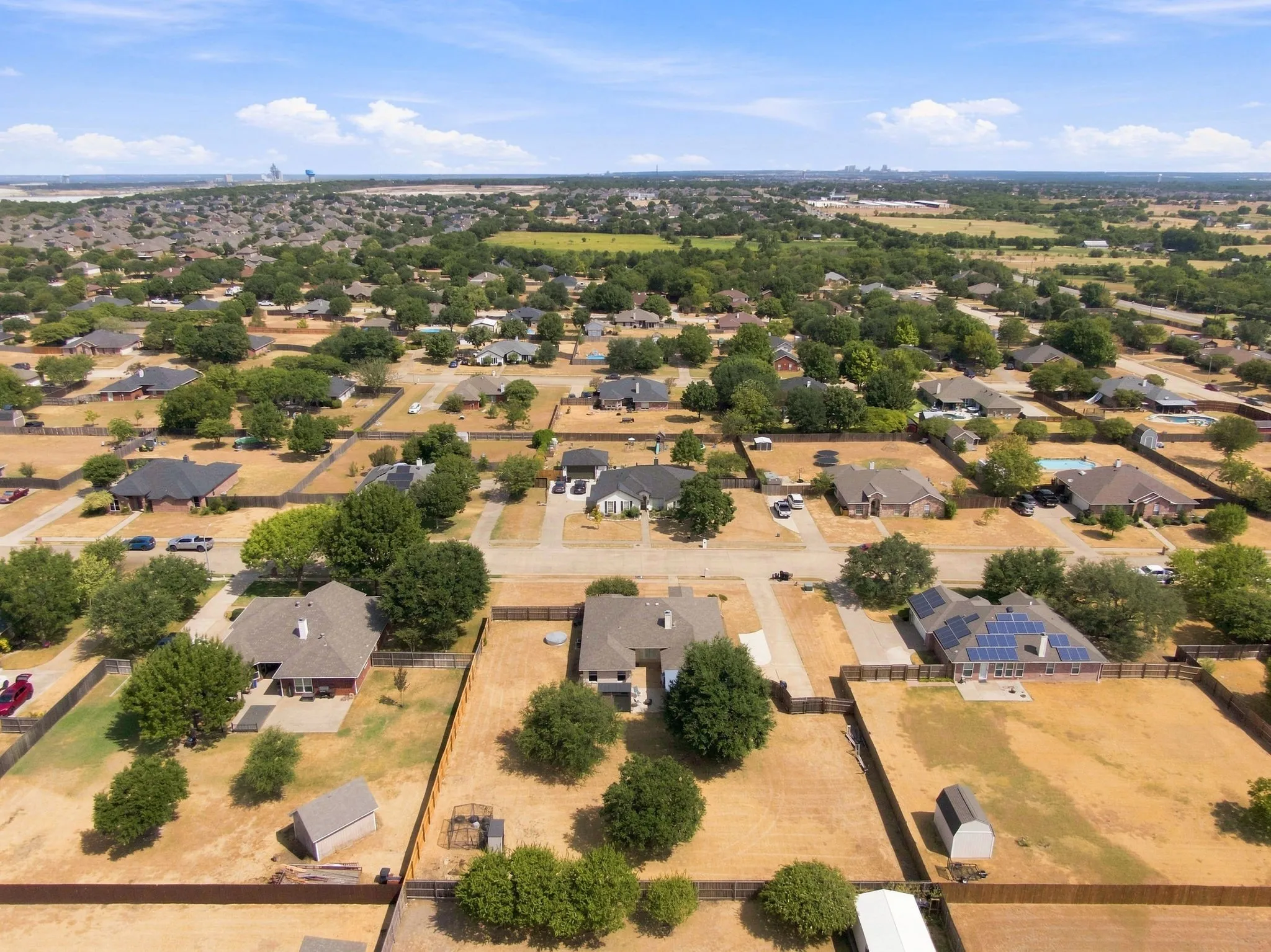 Single Family Residence For Sale in Ellis County , 760 S Ridge Drive, Midlothian, Texas 76065, 4 Bedroom, 2 Bathroom, 2 Garage spaces, 2,010 Sqft, built in 2000, mls#21346868, Real Estate Agent in Midlothian, Homes For Sale in Ellis county, Homes For Sale in Midlothian, Realtor in Midlothian Texas, Real Estate Brokerage Independent Realty Texas, Luminita Cordes Realtor