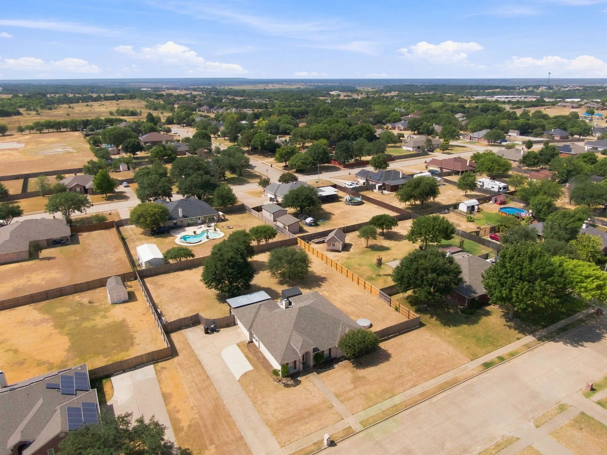 Single Family Residence For Sale in Ellis County , 760 S Ridge Drive, Midlothian, Texas 76065, 4 Bedroom, 2 Bathroom, 2 Garage spaces, 2,010 Sqft, built in 2000, mls#21346868, Real Estate Agent in Midlothian, Homes For Sale in Ellis county, Homes For Sale in Midlothian, Realtor in Midlothian Texas, Real Estate Brokerage Independent Realty Texas, Luminita Cordes Realtor