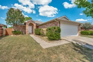 Single Family Residence For Sale in Denton County , 1011 Port Aransas Drive, Little Elm, Texas 75068, 3 Bedroom, 2 Bathroom, 2 Garage spaces, 1,560 Sqft, built in 2001, mls#21356425, Real Estate Agent in Little Elm, Homes For Sale in Denton county, Homes For Sale in Little Elm, Realtor in Little Elm Texas, Real Estate Brokerage Independent Realty Texas, Luminita Cordes Realtor