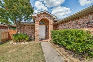 Single Family Residence For Sale in Denton County , 1011 Port Aransas Drive, Little Elm, Texas 75068, 3 Bedroom, 2 Bathroom, 2 Garage spaces, 1,560 Sqft, built in 2001, mls#21356425, Real Estate Agent in Little Elm, Homes For Sale in Denton county, Homes For Sale in Little Elm, Realtor in Little Elm Texas, Real Estate Brokerage Independent Realty Texas, Luminita Cordes Realtor