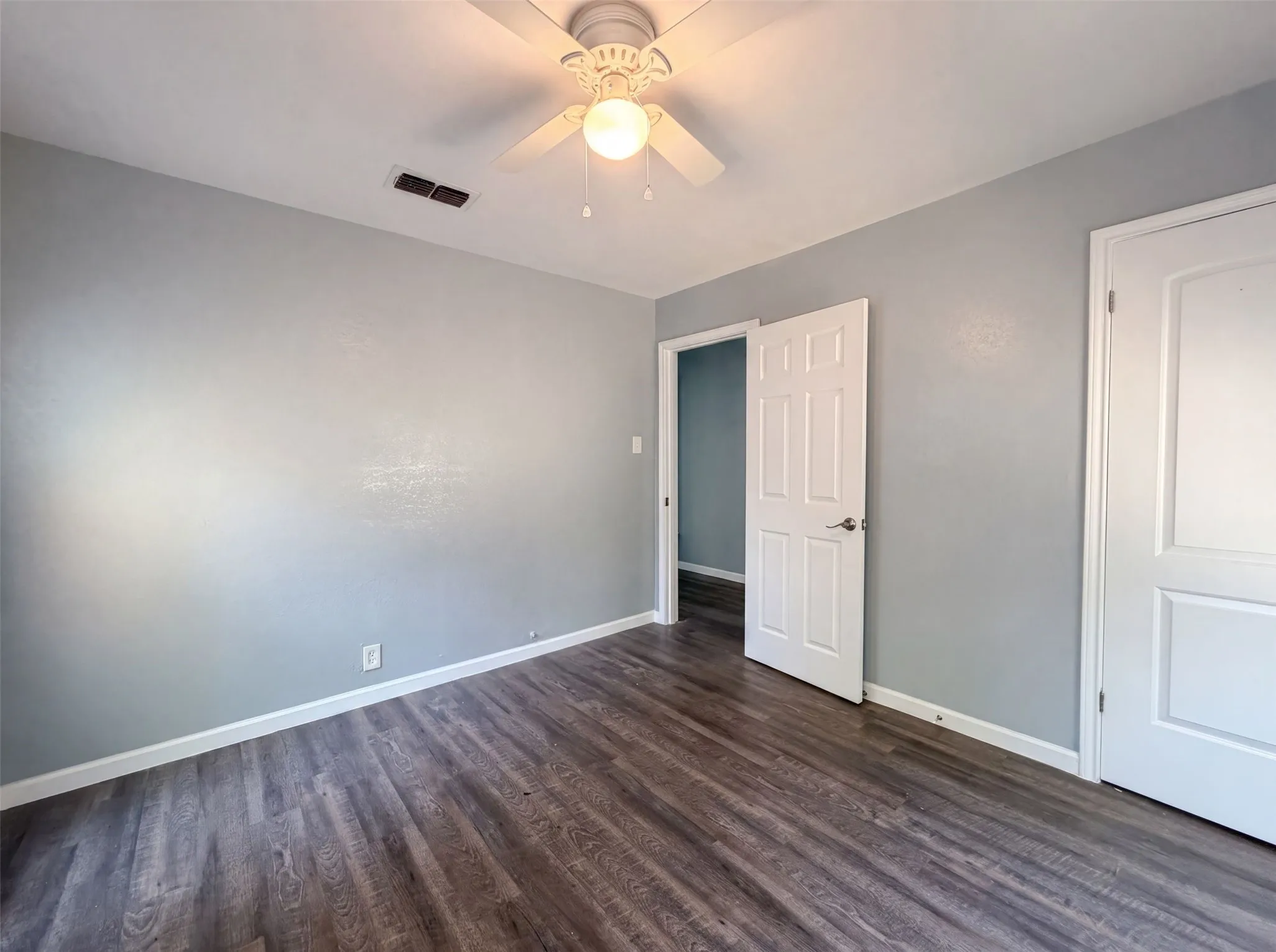 Single Family Residence For Sale in Johnson County , 1012 Turner Street, Cleburne, Texas 76033, 3 Bedroom, 1 Bathroom, Garage spaces, 1,364 Sqft, built in 1960, mls#21356424, Real Estate Agent in Cleburne, Homes For Sale in Johnson county, Homes For Sale in Cleburne, Realtor in Cleburne Texas, Real Estate Brokerage Independent Realty Texas, Luminita Cordes Realtor