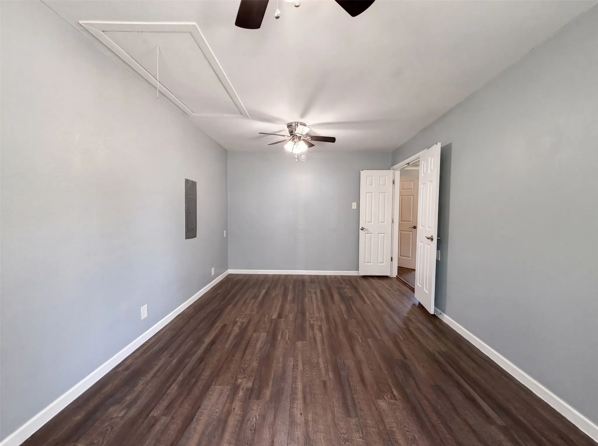 Single Family Residence For Sale in Johnson County , 1012 Turner Street, Cleburne, Texas 76033, 3 Bedroom, 1 Bathroom, Garage spaces, 1,364 Sqft, built in 1960, mls#21356424, Real Estate Agent in Cleburne, Homes For Sale in Johnson county, Homes For Sale in Cleburne, Realtor in Cleburne Texas, Real Estate Brokerage Independent Realty Texas, Luminita Cordes Realtor
