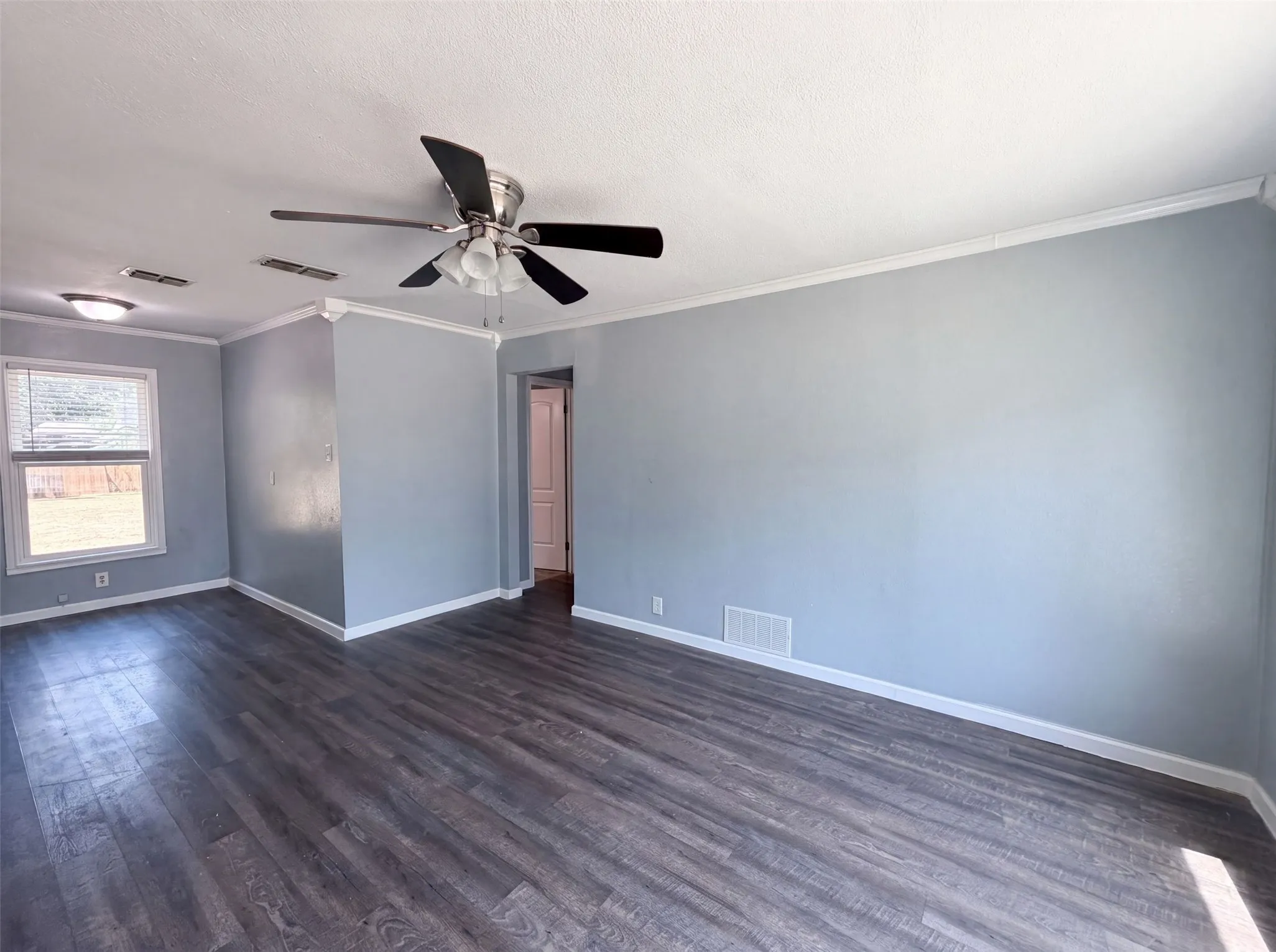 Single Family Residence For Sale in Johnson County , 1012 Turner Street, Cleburne, Texas 76033, 3 Bedroom, 1 Bathroom, Garage spaces, 1,364 Sqft, built in 1960, mls#21356424, Real Estate Agent in Cleburne, Homes For Sale in Johnson county, Homes For Sale in Cleburne, Realtor in Cleburne Texas, Real Estate Brokerage Independent Realty Texas, Luminita Cordes Realtor