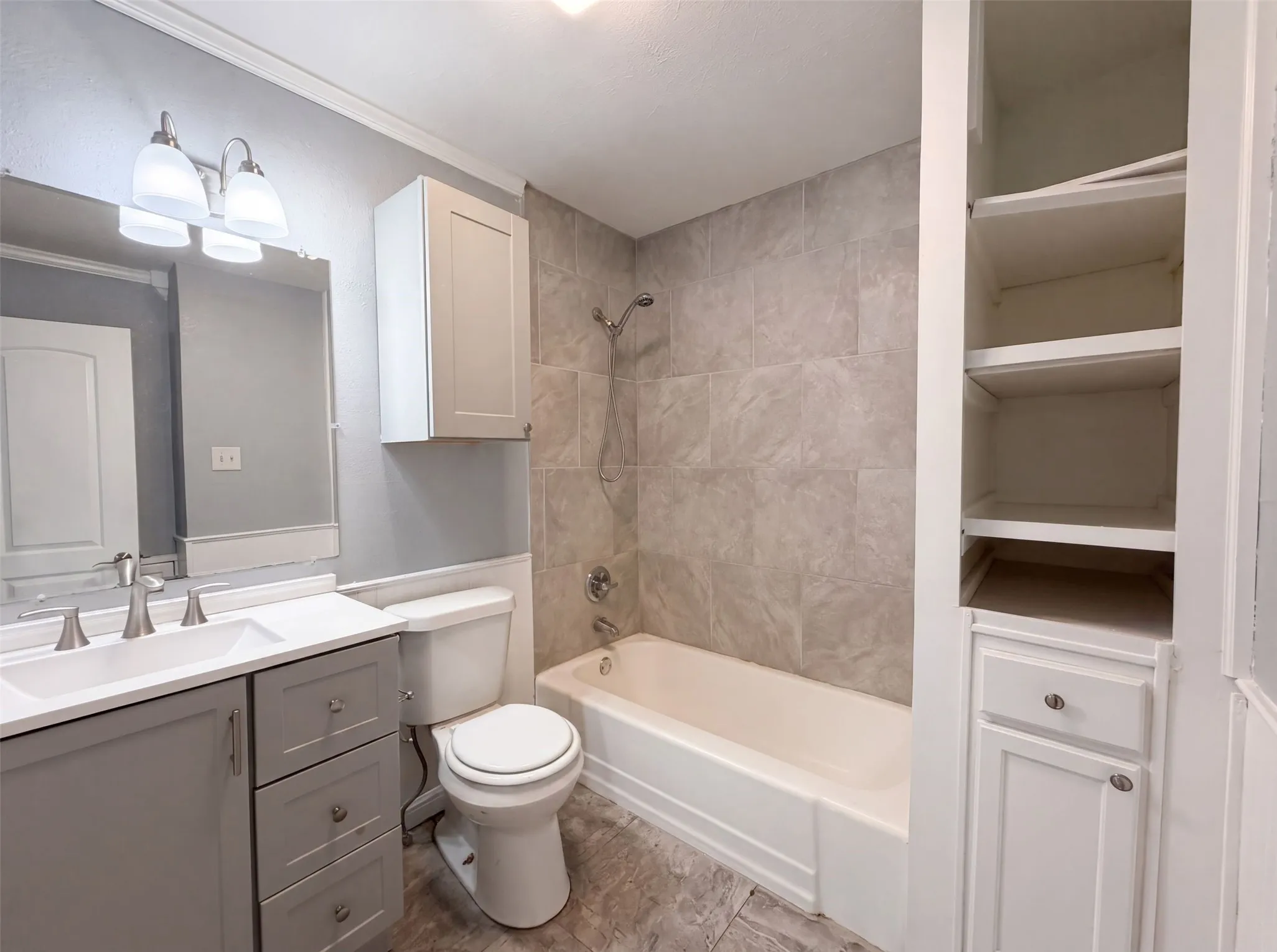 Single Family Residence For Sale in Johnson County , 1012 Turner Street, Cleburne, Texas 76033, 3 Bedroom, 1 Bathroom, Garage spaces, 1,364 Sqft, built in 1960, mls#21356424, Real Estate Agent in Cleburne, Homes For Sale in Johnson county, Homes For Sale in Cleburne, Realtor in Cleburne Texas, Real Estate Brokerage Independent Realty Texas, Luminita Cordes Realtor