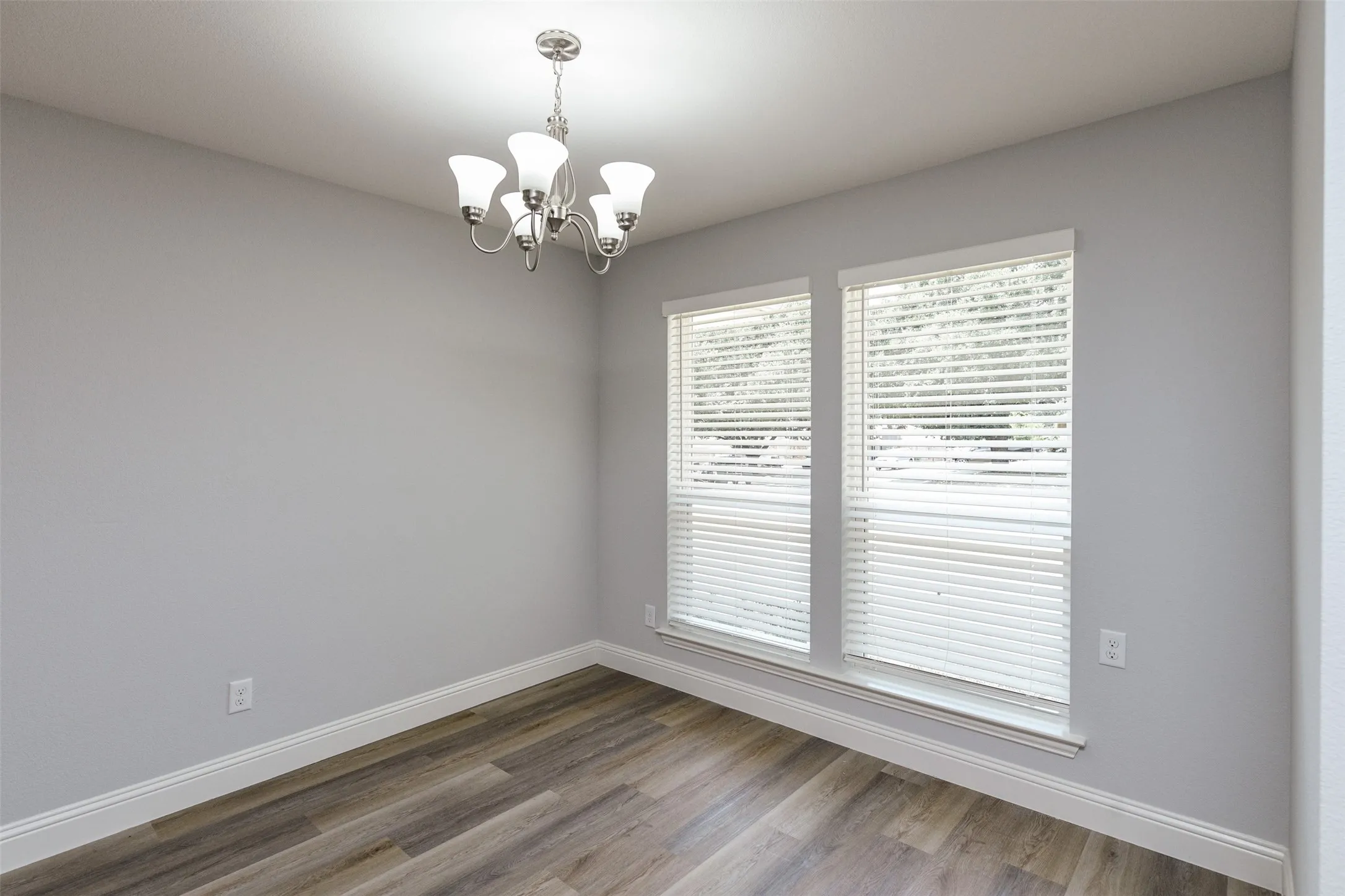 Duplex For Rent in Tarrant County , 2501 Windy Pine Lane, Arlington, Texas 76015, 2 Bedroom, 2 Bathroom, Garage spaces, 1,120 Sqft, built in 1982, mls#21356435, Real Estate Agent in Arlington, Homes For Rent in Tarrant county, Homes For Rent in Arlington, Realtor in Arlington Texas, Real Estate Brokerage Independent Realty Texas, Luminita Cordes Realtor
