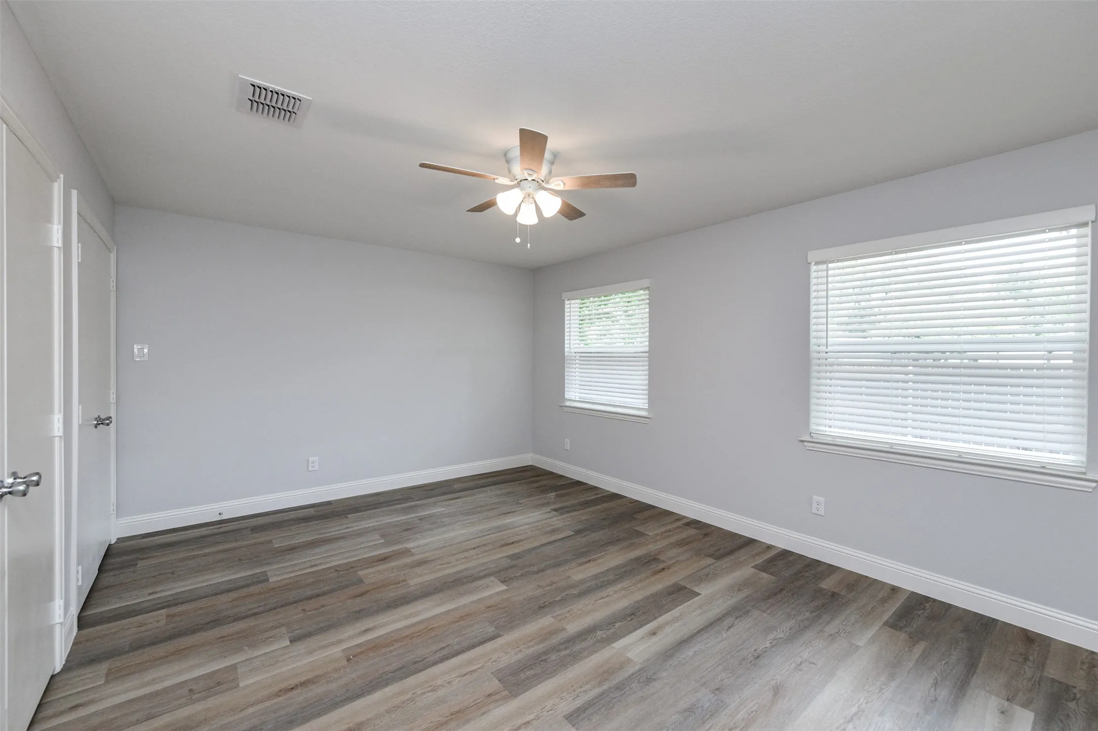Duplex For Rent in Tarrant County , 2501 Windy Pine Lane, Arlington, Texas 76015, 2 Bedroom, 2 Bathroom, Garage spaces, 1,120 Sqft, built in 1982, mls#21356435, Real Estate Agent in Arlington, Homes For Rent in Tarrant county, Homes For Rent in Arlington, Realtor in Arlington Texas, Real Estate Brokerage Independent Realty Texas, Luminita Cordes Realtor