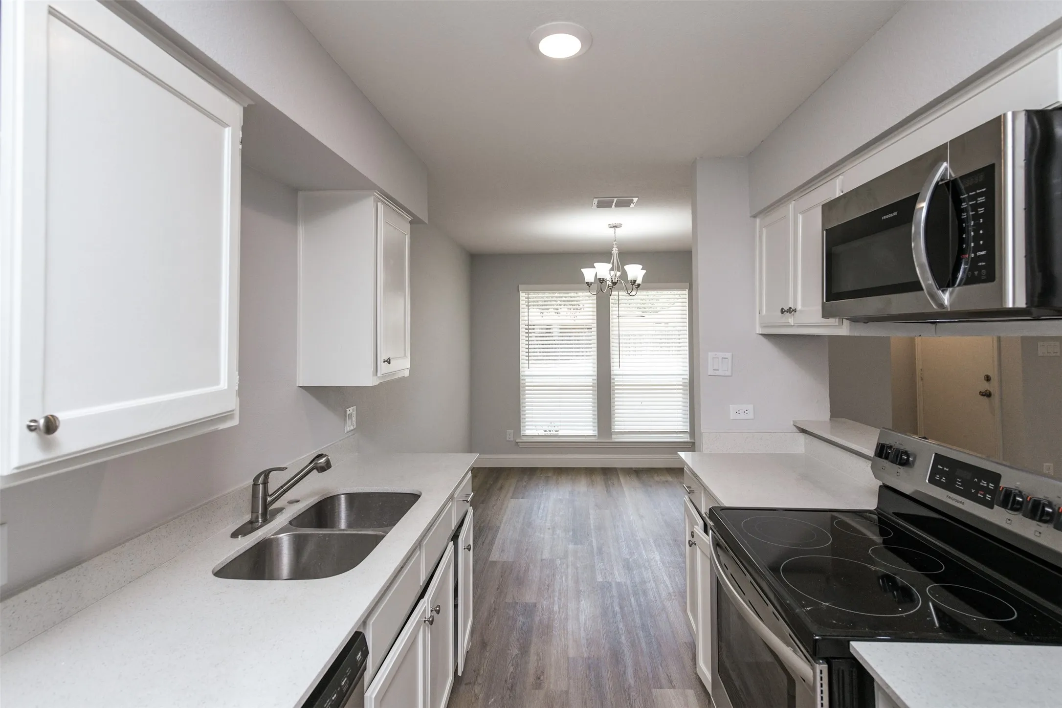 Duplex For Rent in Tarrant County , 2501 Windy Pine Lane, Arlington, Texas 76015, 2 Bedroom, 2 Bathroom, Garage spaces, 1,120 Sqft, built in 1982, mls#21356435, Real Estate Agent in Arlington, Homes For Rent in Tarrant county, Homes For Rent in Arlington, Realtor in Arlington Texas, Real Estate Brokerage Independent Realty Texas, Luminita Cordes Realtor