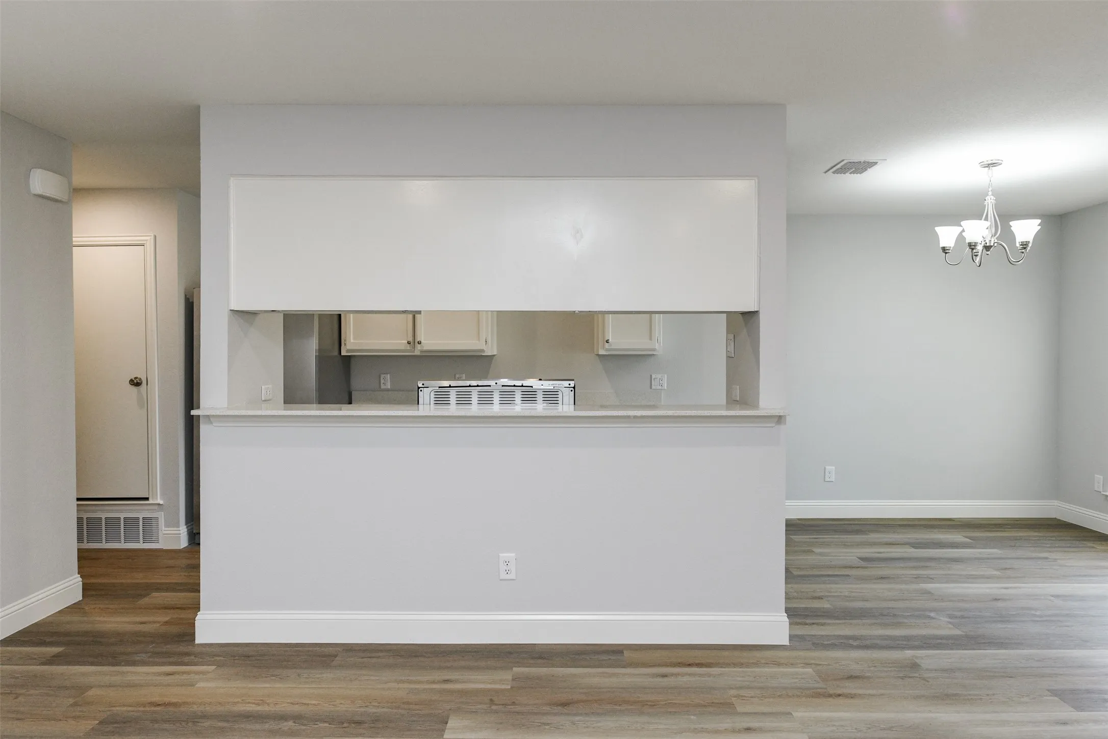 Duplex For Rent in Tarrant County , 2501 Windy Pine Lane, Arlington, Texas 76015, 2 Bedroom, 2 Bathroom, Garage spaces, 1,120 Sqft, built in 1982, mls#21356435, Real Estate Agent in Arlington, Homes For Rent in Tarrant county, Homes For Rent in Arlington, Realtor in Arlington Texas, Real Estate Brokerage Independent Realty Texas, Luminita Cordes Realtor