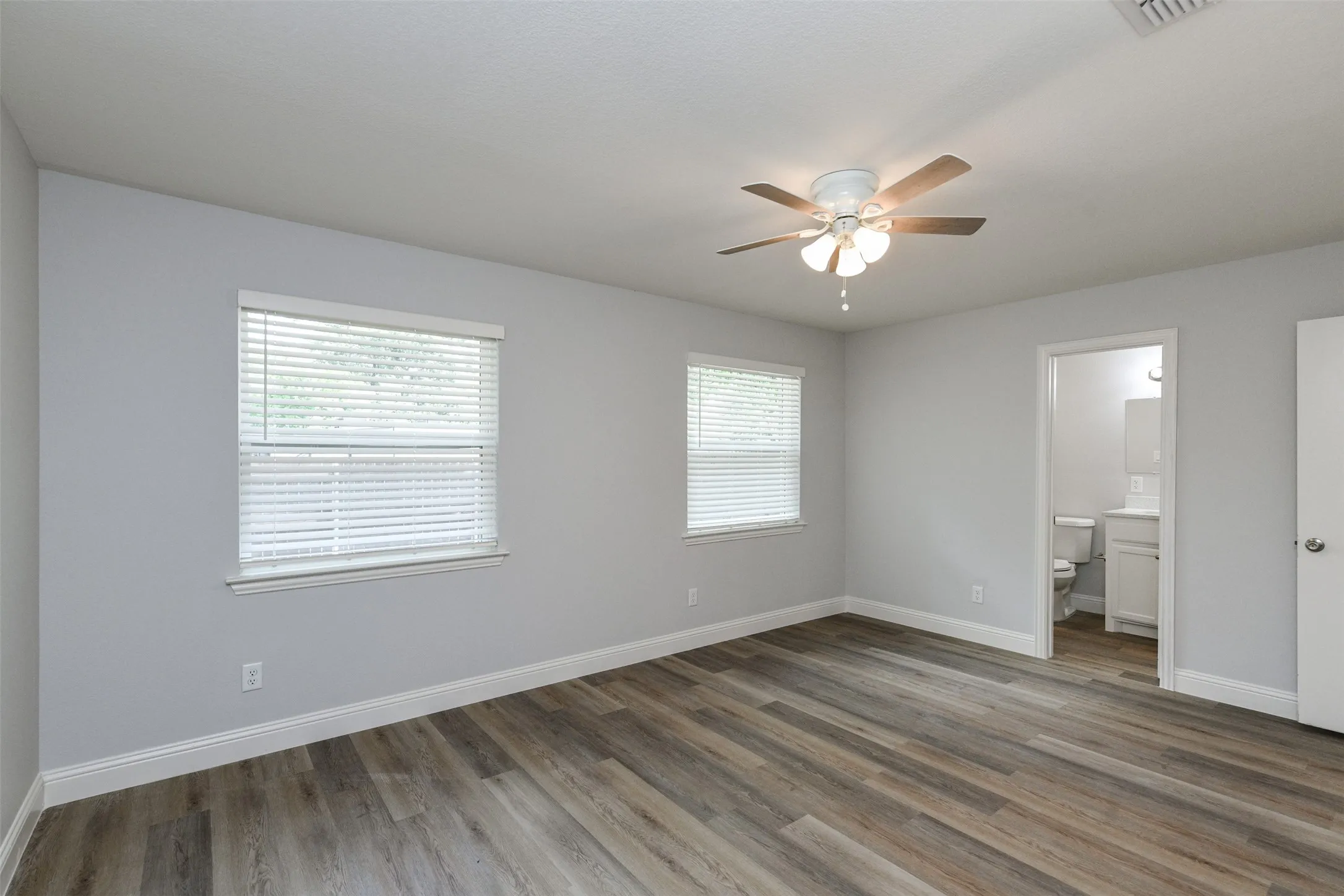 Duplex For Rent in Tarrant County , 2501 Windy Pine Lane, Arlington, Texas 76015, 2 Bedroom, 2 Bathroom, Garage spaces, 1,120 Sqft, built in 1982, mls#21356435, Real Estate Agent in Arlington, Homes For Rent in Tarrant county, Homes For Rent in Arlington, Realtor in Arlington Texas, Real Estate Brokerage Independent Realty Texas, Luminita Cordes Realtor