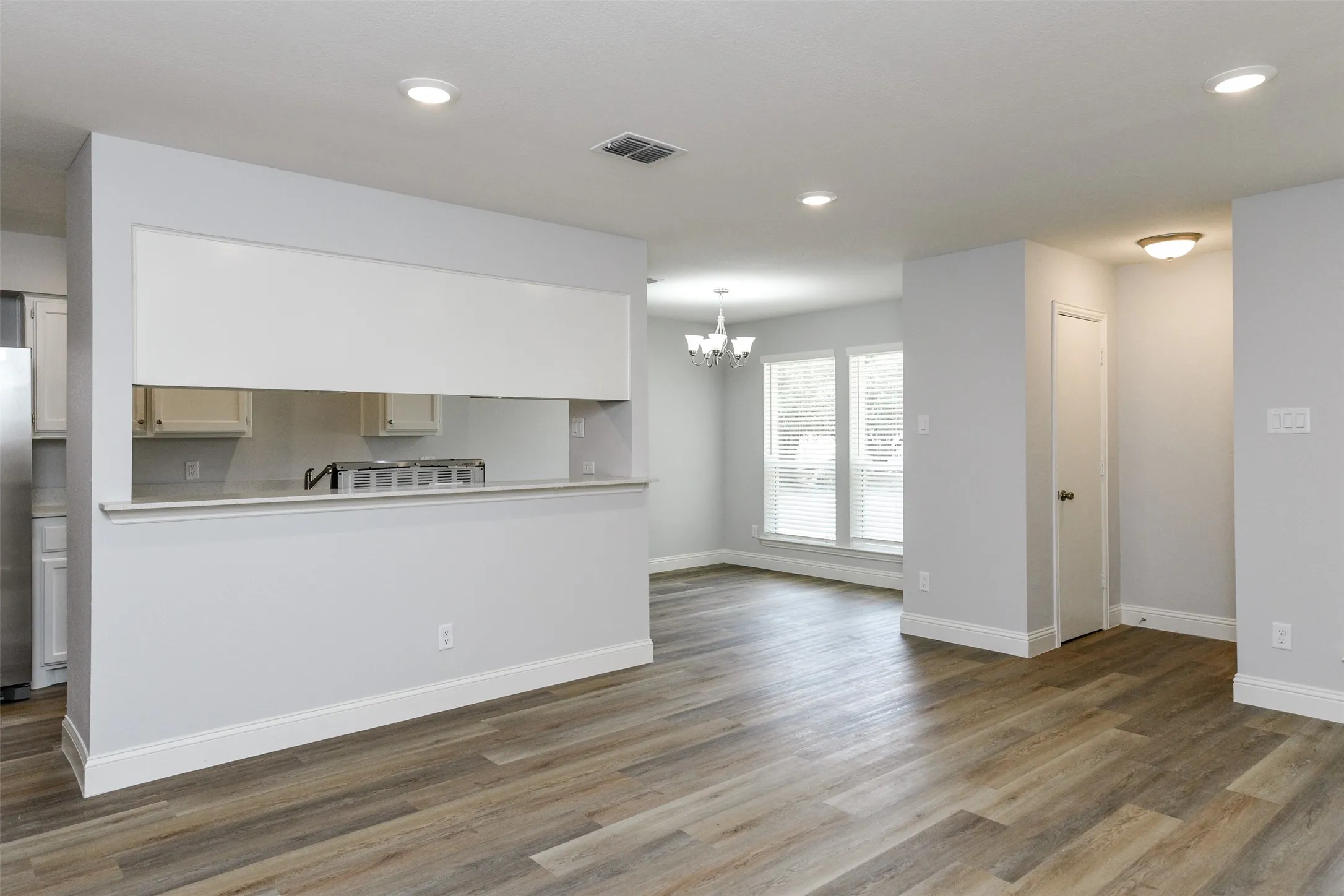 Duplex For Rent in Tarrant County , 2501 Windy Pine Lane, Arlington, Texas 76015, 2 Bedroom, 2 Bathroom, Garage spaces, 1,120 Sqft, built in 1982, mls#21356435, Real Estate Agent in Arlington, Homes For Rent in Tarrant county, Homes For Rent in Arlington, Realtor in Arlington Texas, Real Estate Brokerage Independent Realty Texas, Luminita Cordes Realtor