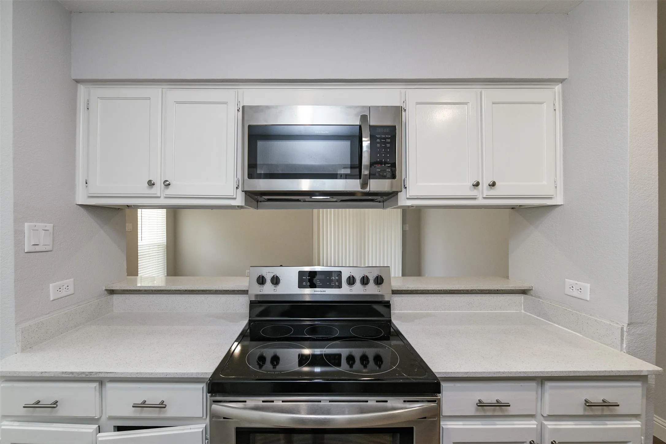 Duplex For Rent in Tarrant County , 2501 Windy Pine Lane, Arlington, Texas 76015, 2 Bedroom, 2 Bathroom, Garage spaces, 1,120 Sqft, built in 1982, mls#21356435, Real Estate Agent in Arlington, Homes For Rent in Tarrant county, Homes For Rent in Arlington, Realtor in Arlington Texas, Real Estate Brokerage Independent Realty Texas, Luminita Cordes Realtor