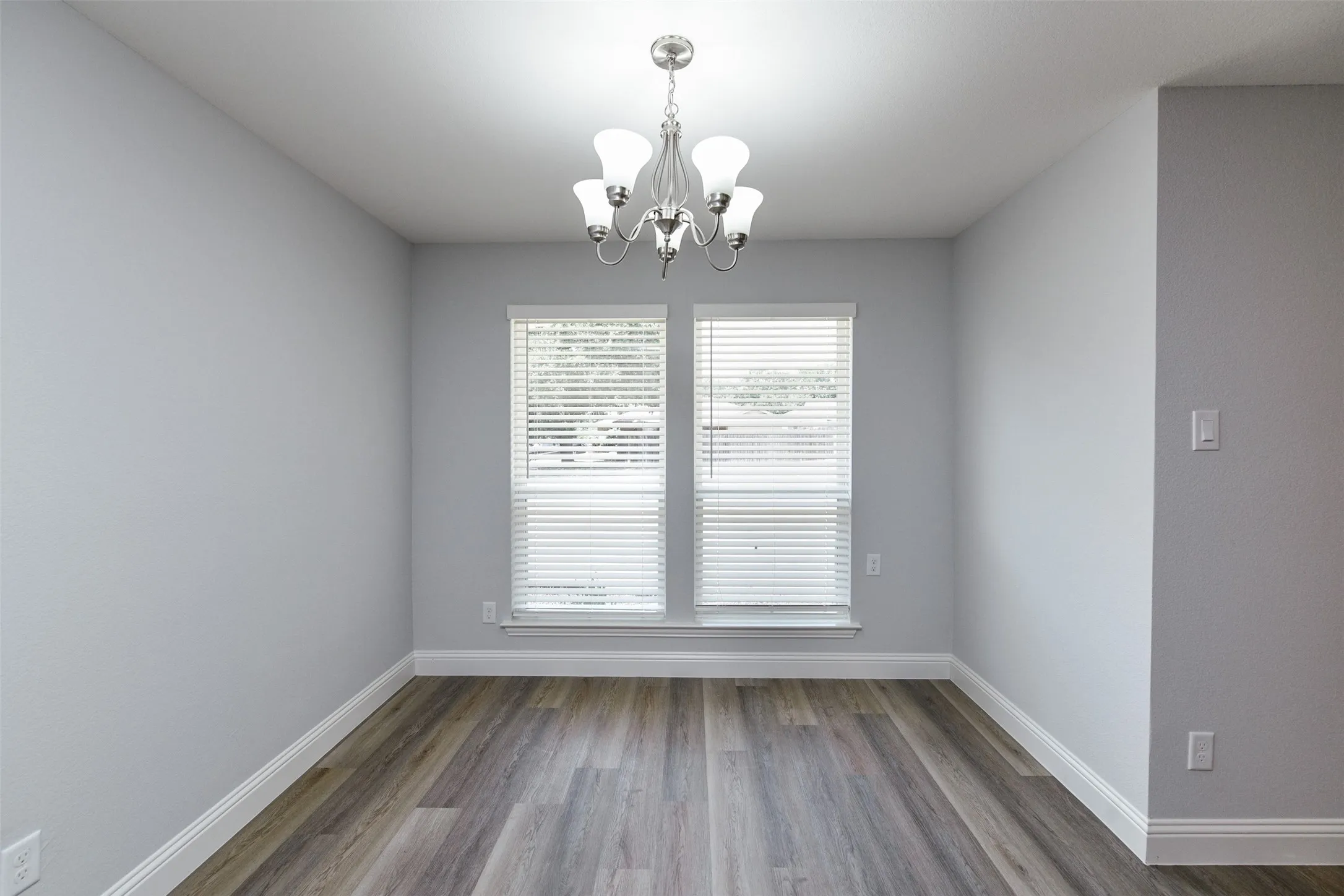 Duplex For Rent in Tarrant County , 2501 Windy Pine Lane, Arlington, Texas 76015, 2 Bedroom, 2 Bathroom, Garage spaces, 1,120 Sqft, built in 1982, mls#21356435, Real Estate Agent in Arlington, Homes For Rent in Tarrant county, Homes For Rent in Arlington, Realtor in Arlington Texas, Real Estate Brokerage Independent Realty Texas, Luminita Cordes Realtor