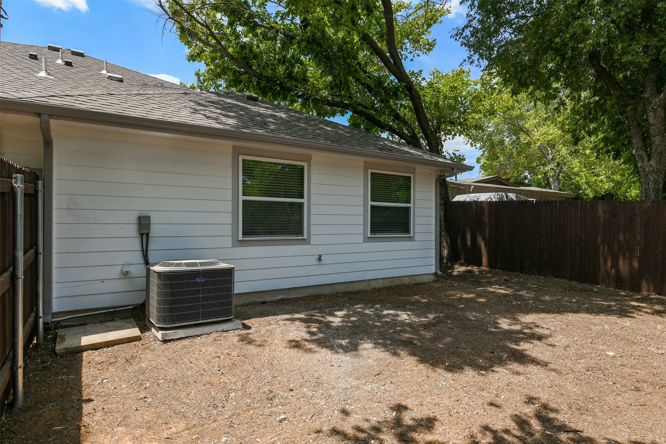 Duplex For Rent in Tarrant County , 2501 Windy Pine Lane, Arlington, Texas 76015, 2 Bedroom, 2 Bathroom, Garage spaces, 1,120 Sqft, built in 1982, mls#21356435, Real Estate Agent in Arlington, Homes For Rent in Tarrant county, Homes For Rent in Arlington, Realtor in Arlington Texas, Real Estate Brokerage Independent Realty Texas, Luminita Cordes Realtor