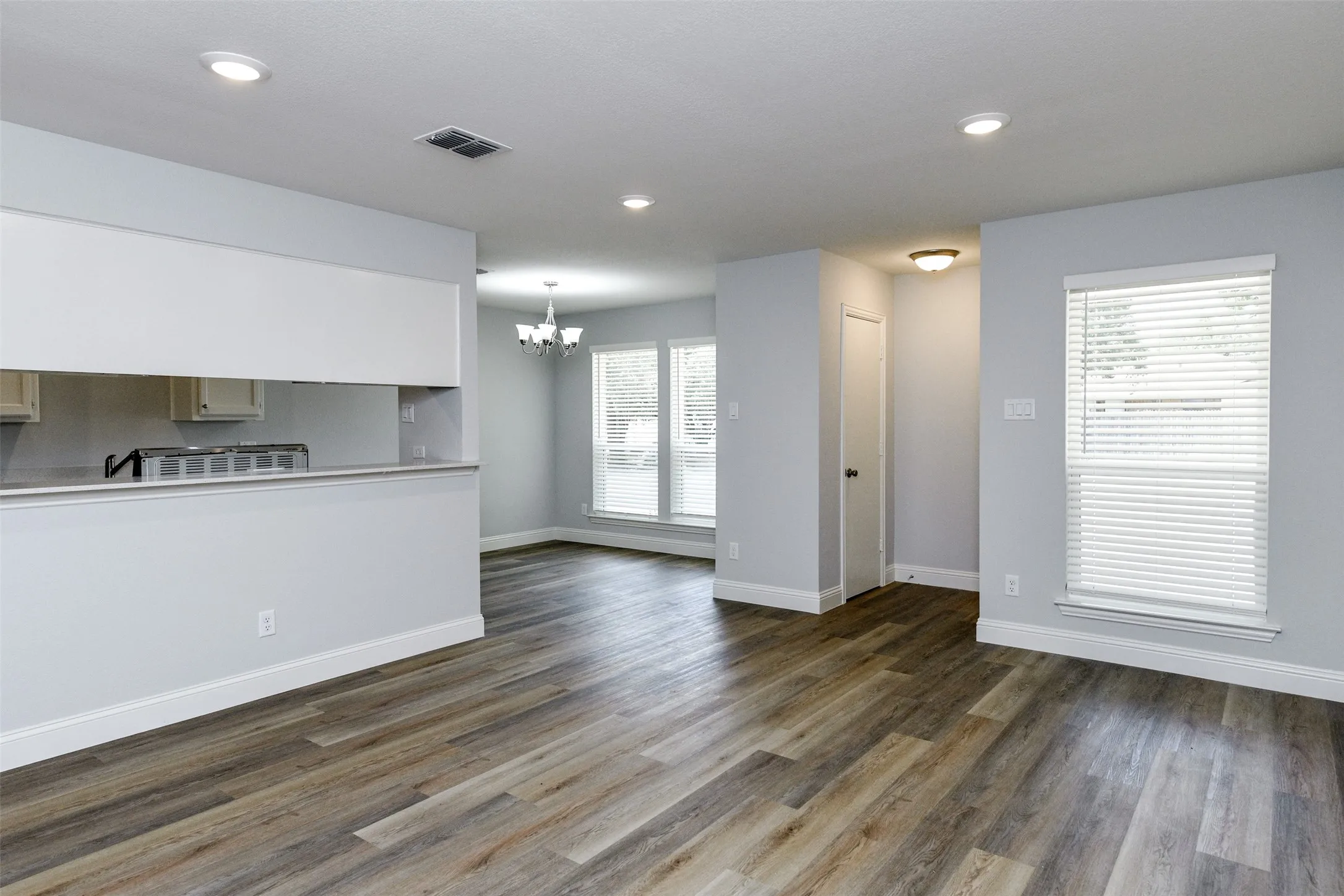 Duplex For Rent in Tarrant County , 2501 Windy Pine Lane, Arlington, Texas 76015, 2 Bedroom, 2 Bathroom, Garage spaces, 1,120 Sqft, built in 1982, mls#21356435, Real Estate Agent in Arlington, Homes For Rent in Tarrant county, Homes For Rent in Arlington, Realtor in Arlington Texas, Real Estate Brokerage Independent Realty Texas, Luminita Cordes Realtor