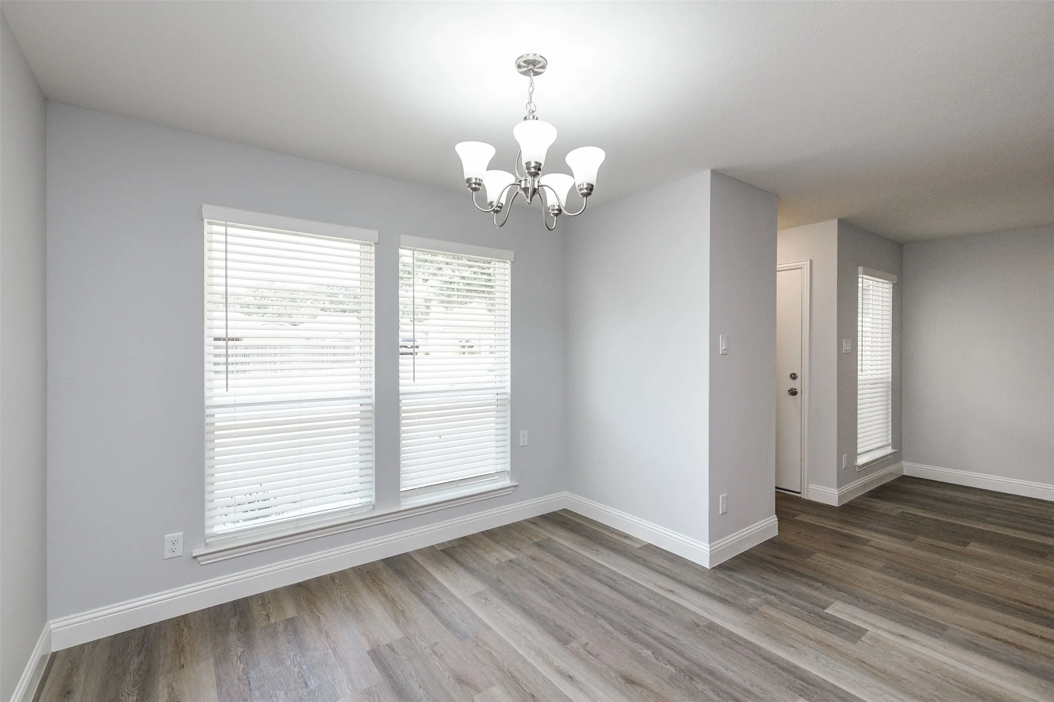 Duplex For Rent in Tarrant County , 2501 Windy Pine Lane, Arlington, Texas 76015, 2 Bedroom, 2 Bathroom, Garage spaces, 1,120 Sqft, built in 1982, mls#21356435, Real Estate Agent in Arlington, Homes For Rent in Tarrant county, Homes For Rent in Arlington, Realtor in Arlington Texas, Real Estate Brokerage Independent Realty Texas, Luminita Cordes Realtor