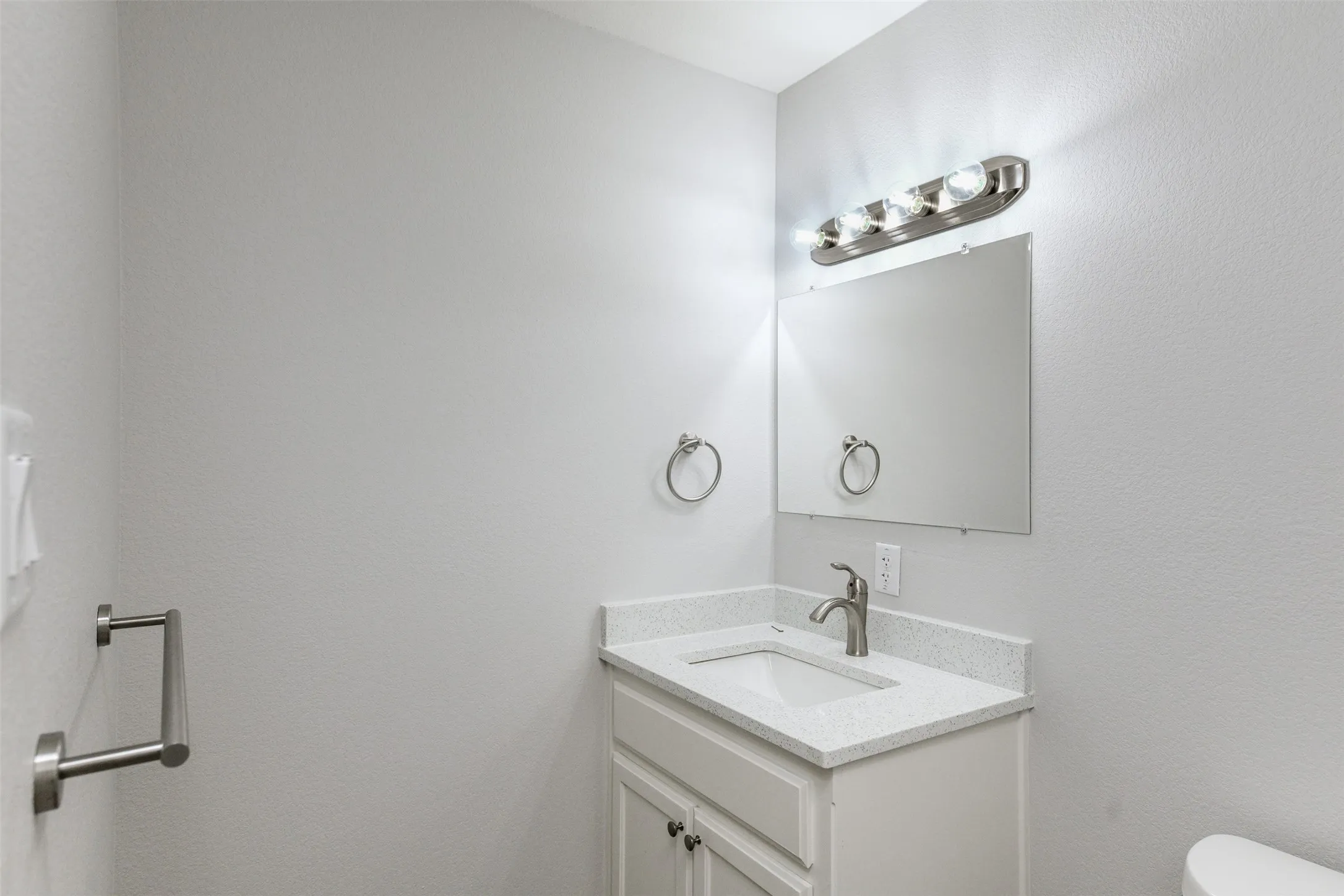 Duplex For Rent in Tarrant County , 2501 Windy Pine Lane, Arlington, Texas 76015, 2 Bedroom, 2 Bathroom, Garage spaces, 1,120 Sqft, built in 1982, mls#21356435, Real Estate Agent in Arlington, Homes For Rent in Tarrant county, Homes For Rent in Arlington, Realtor in Arlington Texas, Real Estate Brokerage Independent Realty Texas, Luminita Cordes Realtor