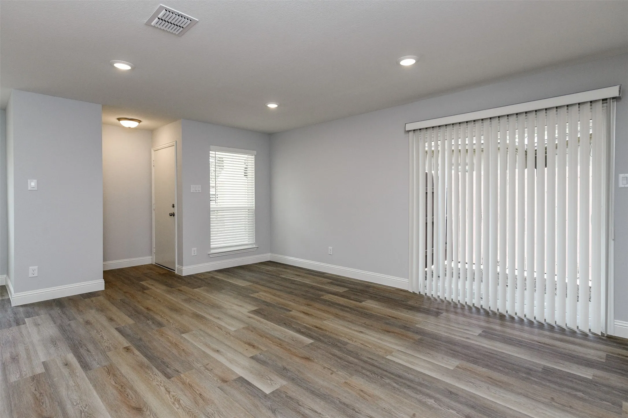 Duplex For Rent in Tarrant County , 2501 Windy Pine Lane, Arlington, Texas 76015, 2 Bedroom, 2 Bathroom, Garage spaces, 1,120 Sqft, built in 1982, mls#21356435, Real Estate Agent in Arlington, Homes For Rent in Tarrant county, Homes For Rent in Arlington, Realtor in Arlington Texas, Real Estate Brokerage Independent Realty Texas, Luminita Cordes Realtor