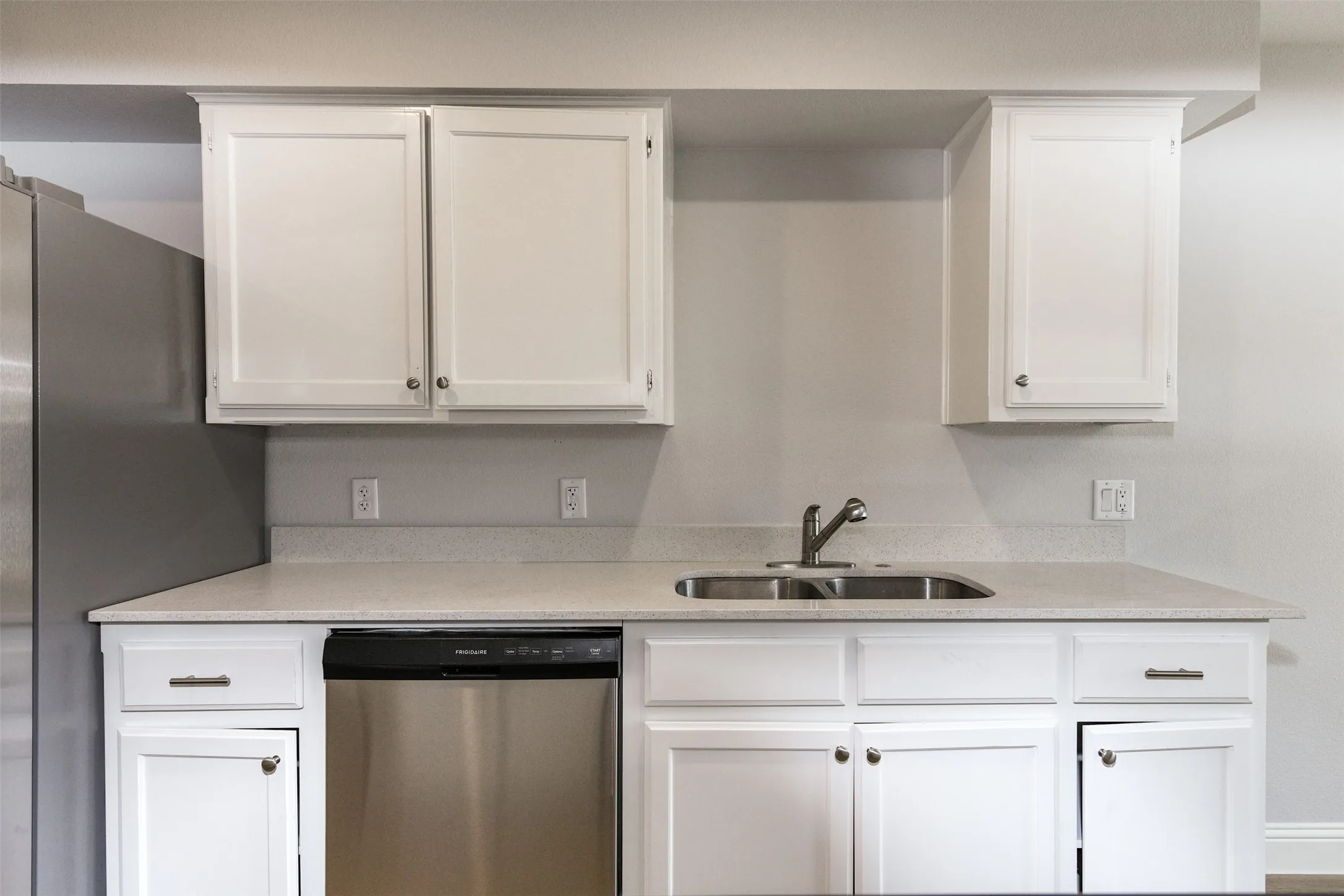 Duplex For Rent in Tarrant County , 2501 Windy Pine Lane, Arlington, Texas 76015, 2 Bedroom, 2 Bathroom, Garage spaces, 1,120 Sqft, built in 1982, mls#21356435, Real Estate Agent in Arlington, Homes For Rent in Tarrant county, Homes For Rent in Arlington, Realtor in Arlington Texas, Real Estate Brokerage Independent Realty Texas, Luminita Cordes Realtor