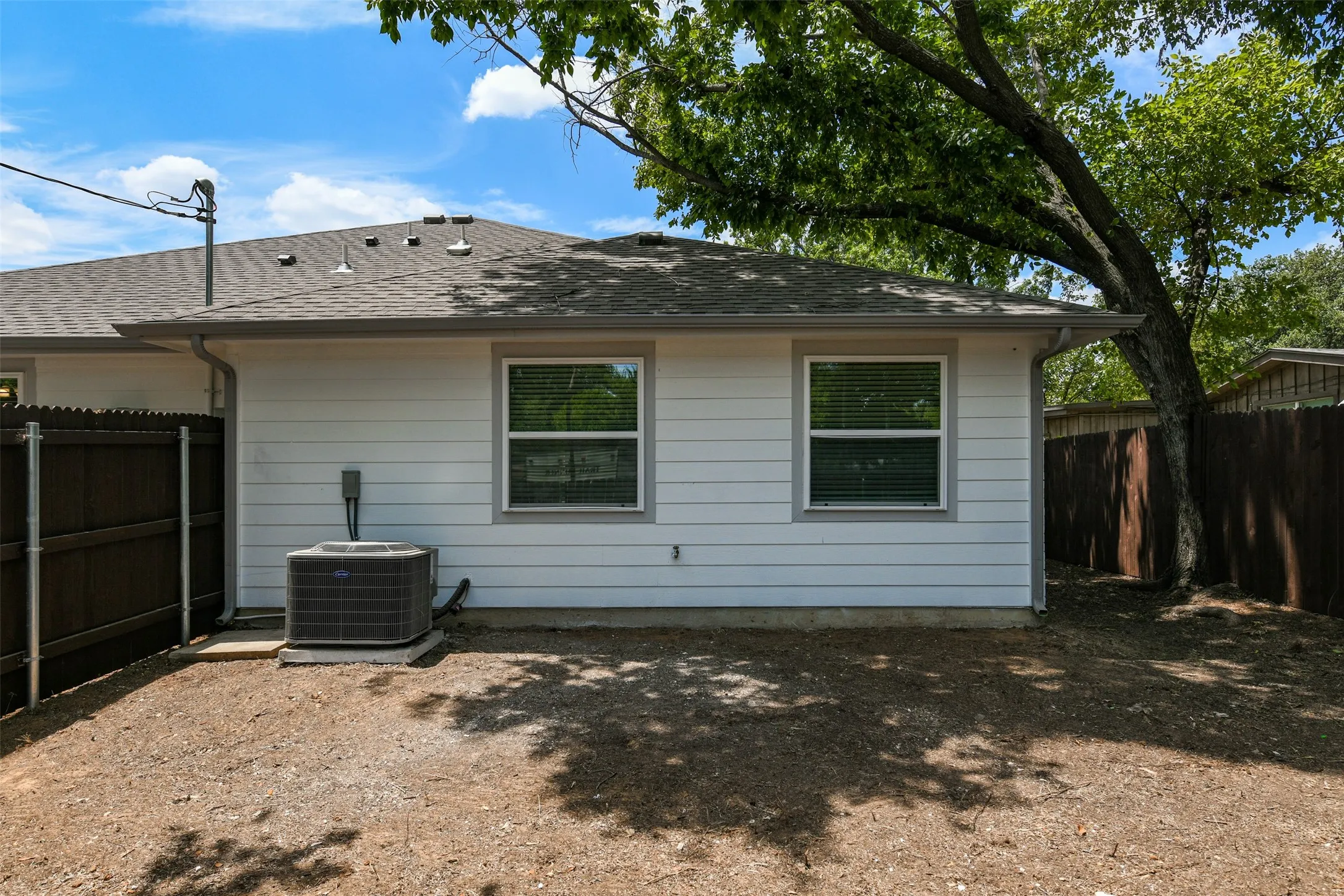 Duplex For Rent in Tarrant County , 2501 Windy Pine Lane, Arlington, Texas 76015, 2 Bedroom, 2 Bathroom, Garage spaces, 1,120 Sqft, built in 1982, mls#21356435, Real Estate Agent in Arlington, Homes For Rent in Tarrant county, Homes For Rent in Arlington, Realtor in Arlington Texas, Real Estate Brokerage Independent Realty Texas, Luminita Cordes Realtor