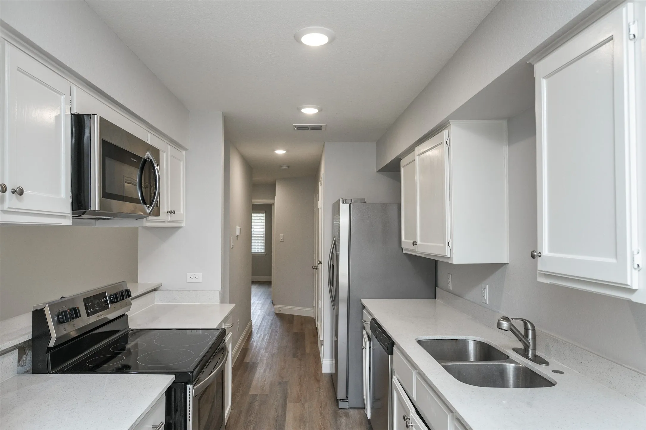 Duplex For Rent in Tarrant County , 2501 Windy Pine Lane, Arlington, Texas 76015, 2 Bedroom, 2 Bathroom, Garage spaces, 1,120 Sqft, built in 1982, mls#21356435, Real Estate Agent in Arlington, Homes For Rent in Tarrant county, Homes For Rent in Arlington, Realtor in Arlington Texas, Real Estate Brokerage Independent Realty Texas, Luminita Cordes Realtor