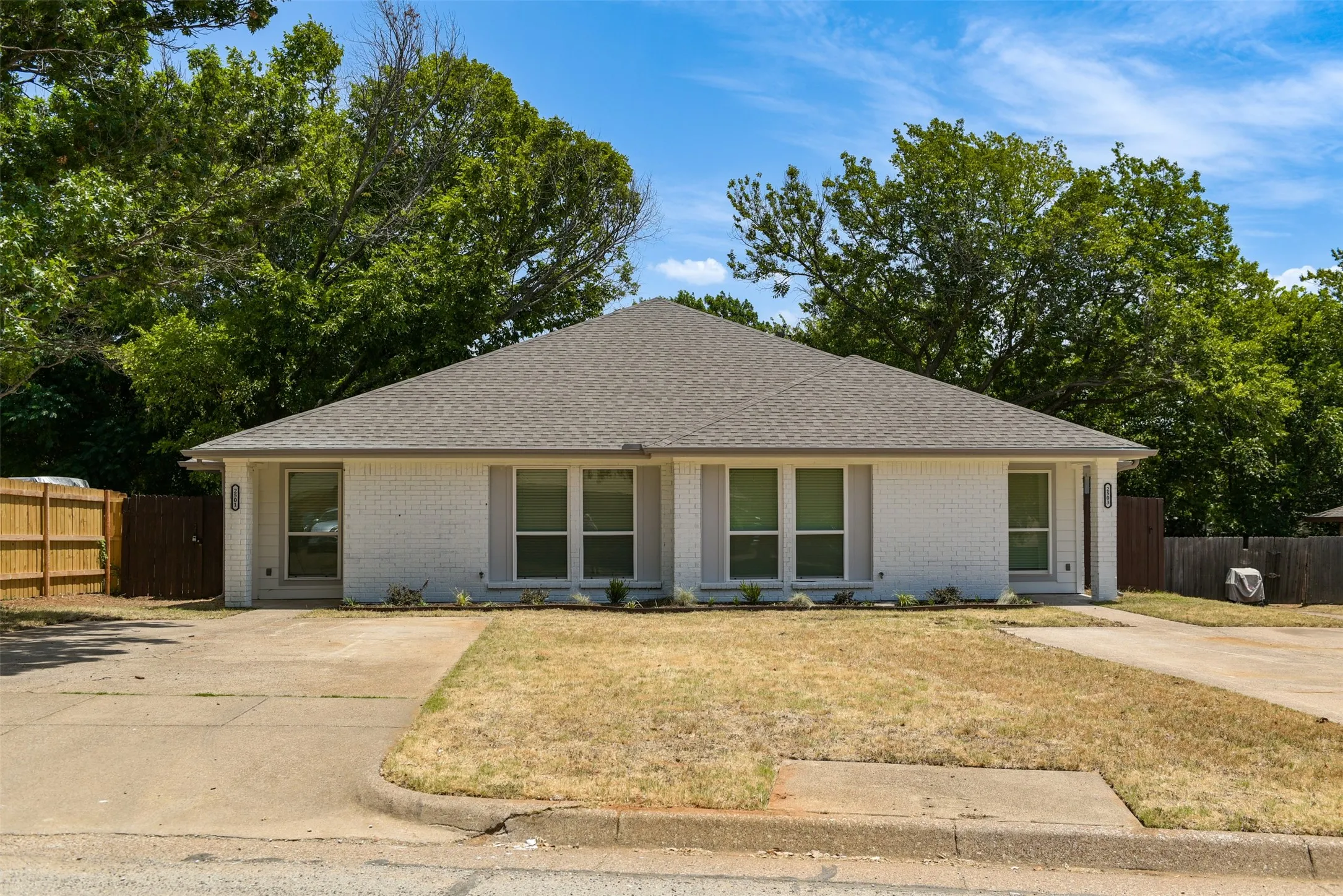 Duplex For Rent in Tarrant County , 2501 Windy Pine Lane, Arlington, Texas 76015, 2 Bedroom, 2 Bathroom, Garage spaces, 1,120 Sqft, built in 1982, mls#21356435, Real Estate Agent in Arlington, Homes For Rent in Tarrant county, Homes For Rent in Arlington, Realtor in Arlington Texas, Real Estate Brokerage Independent Realty Texas, Luminita Cordes Realtor