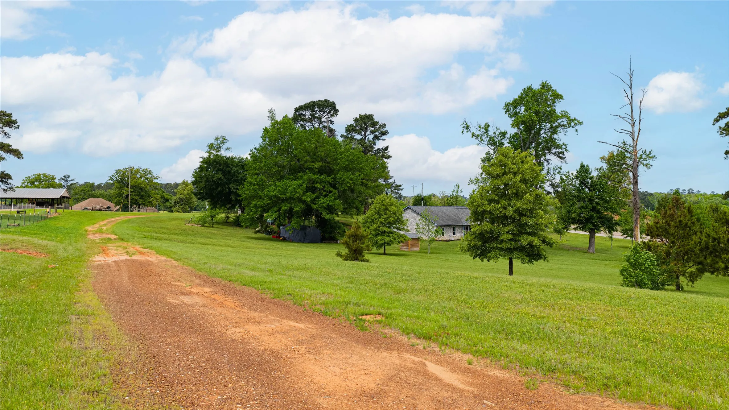 Single Family Residence For Sale in Upshur County , 130 Arabian Court, Gilmer, Texas 75645, 5 Bedroom, 3 Bathroom, Garage spaces, 2,098 Sqft, built in 2016, mls#21356443, Real Estate Agent in Gilmer, Homes For Sale in Upshur county, Homes For Sale in Gilmer, Realtor in Gilmer Texas, Real Estate Brokerage Independent Realty Texas, Luminita Cordes Realtor