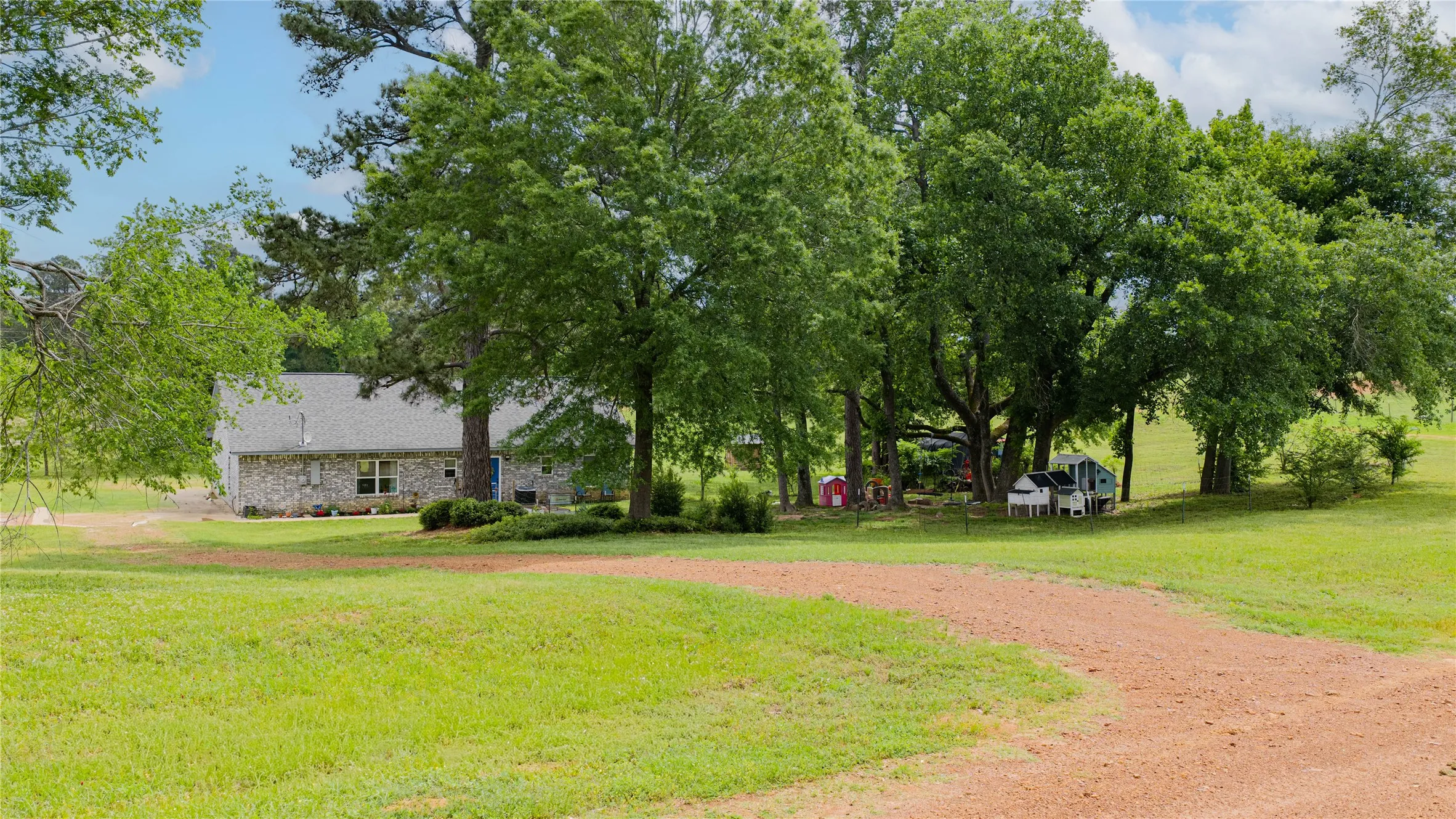 Single Family Residence For Sale in Upshur County , 130 Arabian Court, Gilmer, Texas 75645, 5 Bedroom, 3 Bathroom, Garage spaces, 2,098 Sqft, built in 2016, mls#21356443, Real Estate Agent in Gilmer, Homes For Sale in Upshur county, Homes For Sale in Gilmer, Realtor in Gilmer Texas, Real Estate Brokerage Independent Realty Texas, Luminita Cordes Realtor