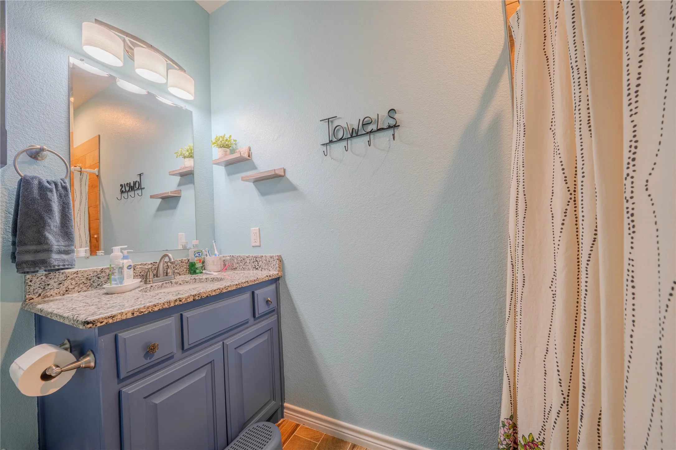 Single Family Residence For Sale in Upshur County , 130 Arabian Court, Gilmer, Texas 75645, 5 Bedroom, 3 Bathroom, Garage spaces, 2,098 Sqft, built in 2016, mls#21356443, Real Estate Agent in Gilmer, Homes For Sale in Upshur county, Homes For Sale in Gilmer, Realtor in Gilmer Texas, Real Estate Brokerage Independent Realty Texas, Luminita Cordes Realtor