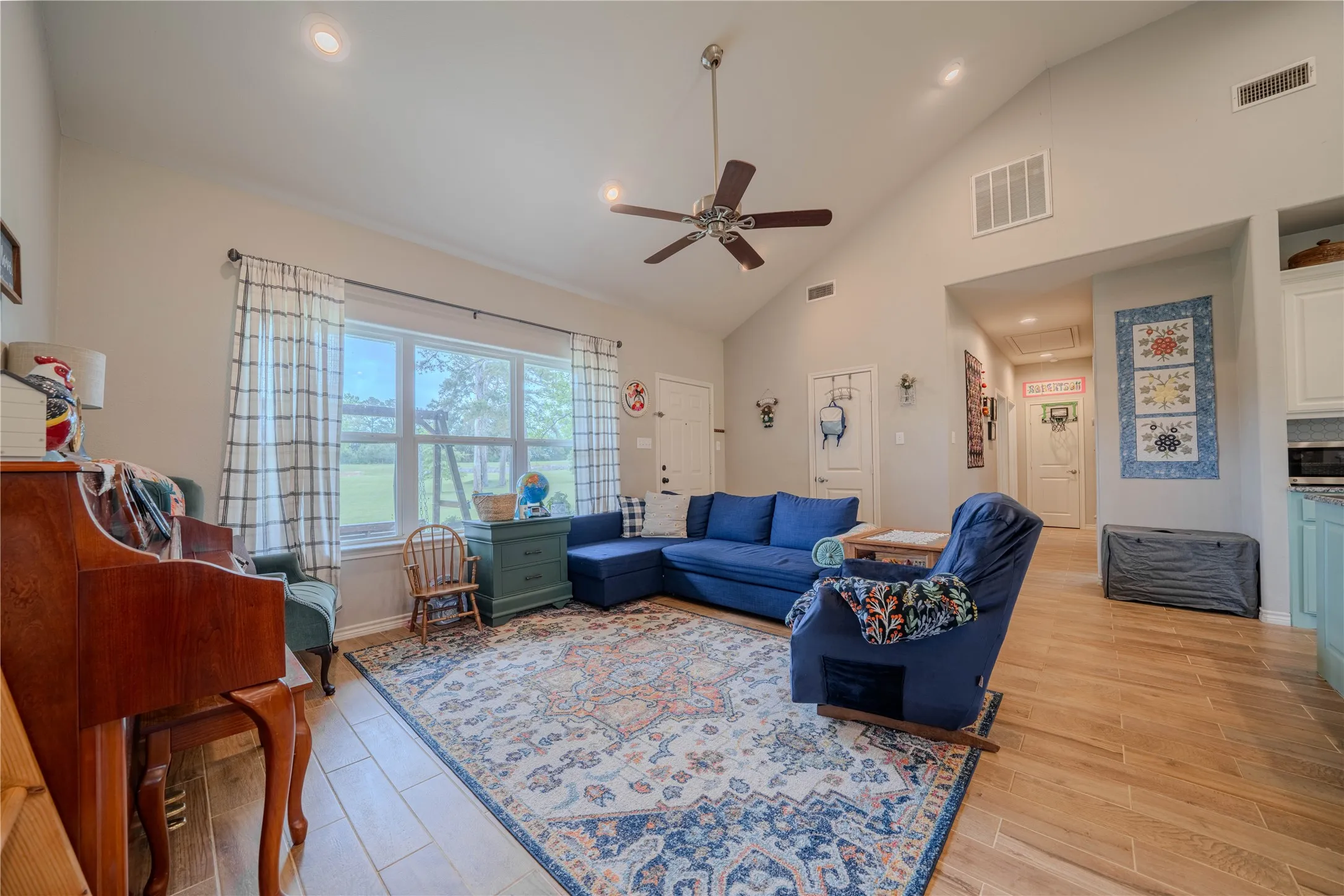 Single Family Residence For Sale in Upshur County , 130 Arabian Court, Gilmer, Texas 75645, 5 Bedroom, 3 Bathroom, Garage spaces, 2,098 Sqft, built in 2016, mls#21356443, Real Estate Agent in Gilmer, Homes For Sale in Upshur county, Homes For Sale in Gilmer, Realtor in Gilmer Texas, Real Estate Brokerage Independent Realty Texas, Luminita Cordes Realtor