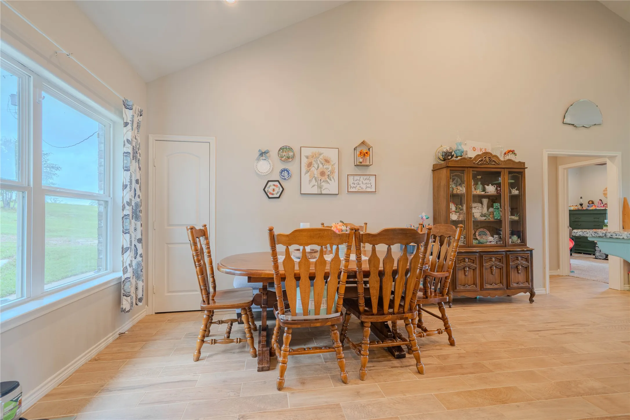 Single Family Residence For Sale in Upshur County , 130 Arabian Court, Gilmer, Texas 75645, 5 Bedroom, 3 Bathroom, Garage spaces, 2,098 Sqft, built in 2016, mls#21356443, Real Estate Agent in Gilmer, Homes For Sale in Upshur county, Homes For Sale in Gilmer, Realtor in Gilmer Texas, Real Estate Brokerage Independent Realty Texas, Luminita Cordes Realtor