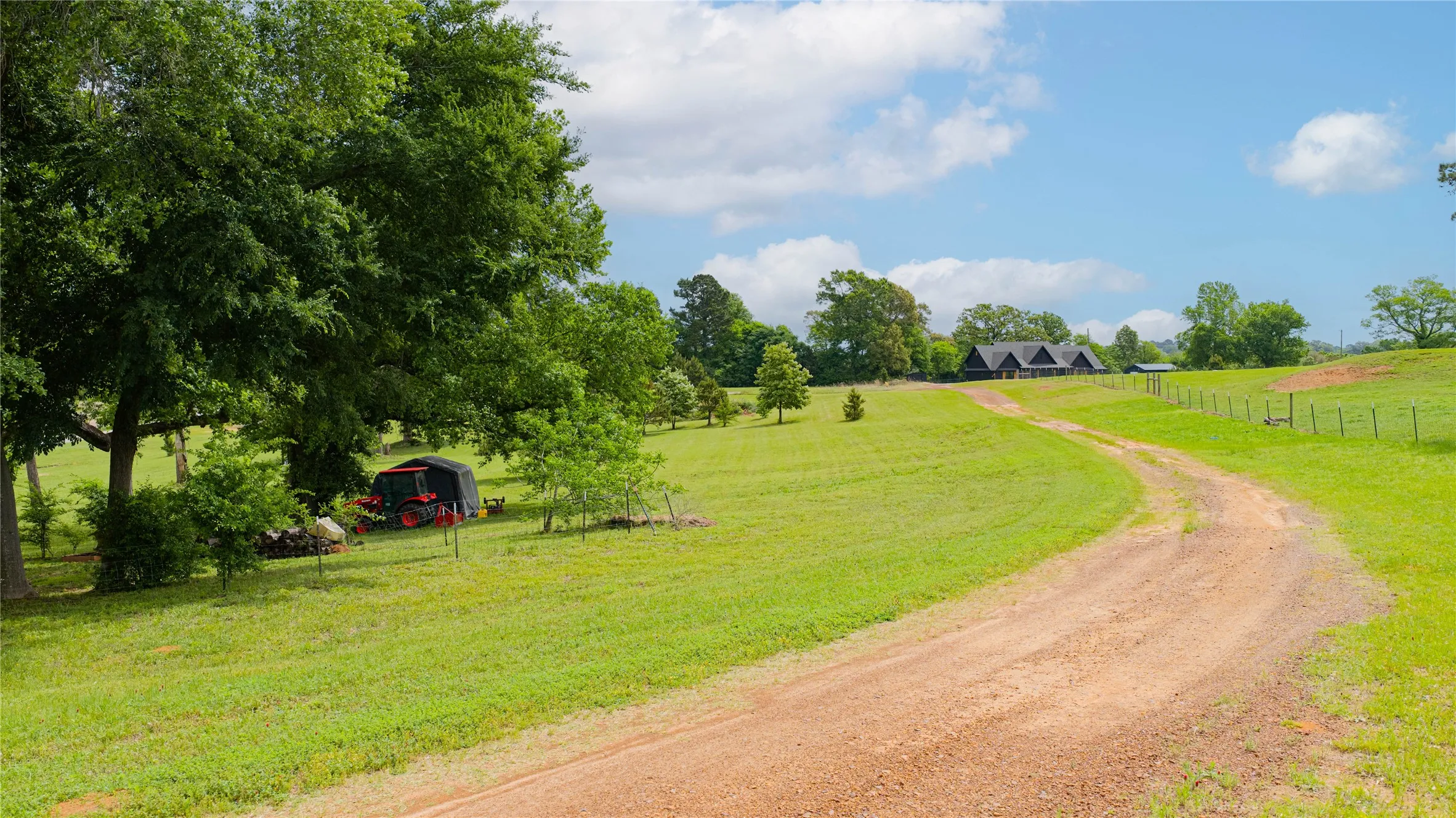 Single Family Residence For Sale in Upshur County , 130 Arabian Court, Gilmer, Texas 75645, 5 Bedroom, 3 Bathroom, Garage spaces, 2,098 Sqft, built in 2016, mls#21356443, Real Estate Agent in Gilmer, Homes For Sale in Upshur county, Homes For Sale in Gilmer, Realtor in Gilmer Texas, Real Estate Brokerage Independent Realty Texas, Luminita Cordes Realtor