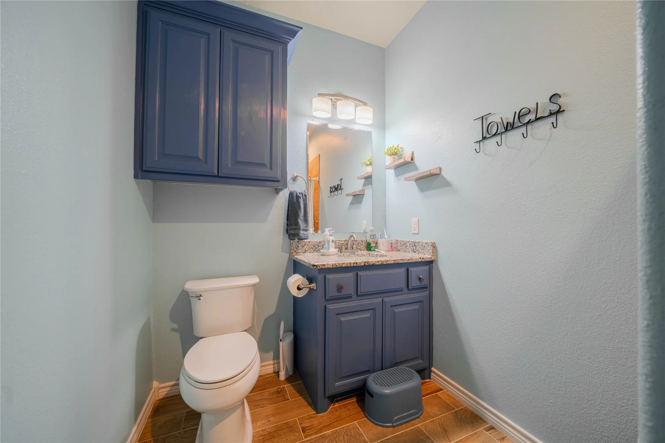 Single Family Residence For Sale in Upshur County , 130 Arabian Court, Gilmer, Texas 75645, 5 Bedroom, 3 Bathroom, Garage spaces, 2,098 Sqft, built in 2016, mls#21356443, Real Estate Agent in Gilmer, Homes For Sale in Upshur county, Homes For Sale in Gilmer, Realtor in Gilmer Texas, Real Estate Brokerage Independent Realty Texas, Luminita Cordes Realtor