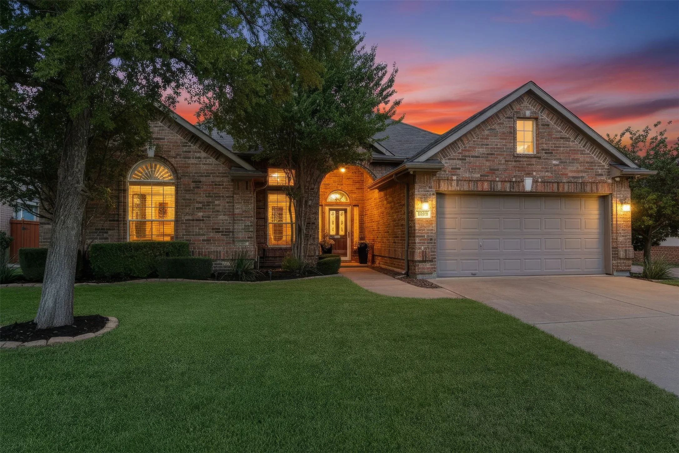 Single Family Residence For Sale in Tarrant County , 5713 Kelly Court, Haltom City, Texas 76137, 3 Bedroom, 2 Bathroom, 2 Garage spaces, 2,256 Sqft, built in 1996, mls#21341334, Real Estate Agent in Haltom City, Homes For Sale in Tarrant county, Homes For Sale in Haltom City, Realtor in Haltom City Texas, Real Estate Brokerage Independent Realty Texas, Luminita Cordes Realtor