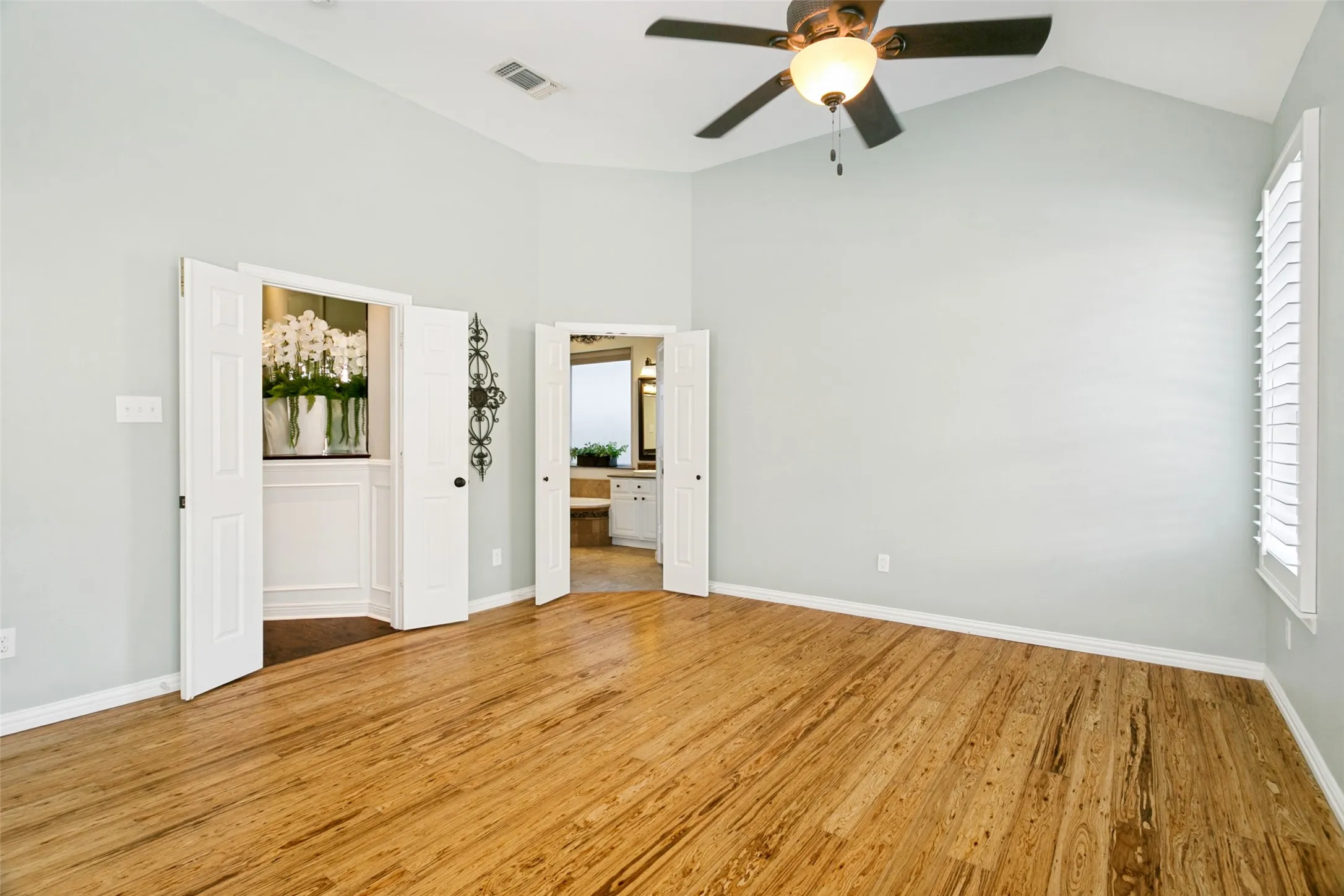 Single Family Residence For Sale in Tarrant County , 5713 Kelly Court, Haltom City, Texas 76137, 3 Bedroom, 2 Bathroom, 2 Garage spaces, 2,256 Sqft, built in 1996, mls#21341334, Real Estate Agent in Haltom City, Homes For Sale in Tarrant county, Homes For Sale in Haltom City, Realtor in Haltom City Texas, Real Estate Brokerage Independent Realty Texas, Luminita Cordes Realtor