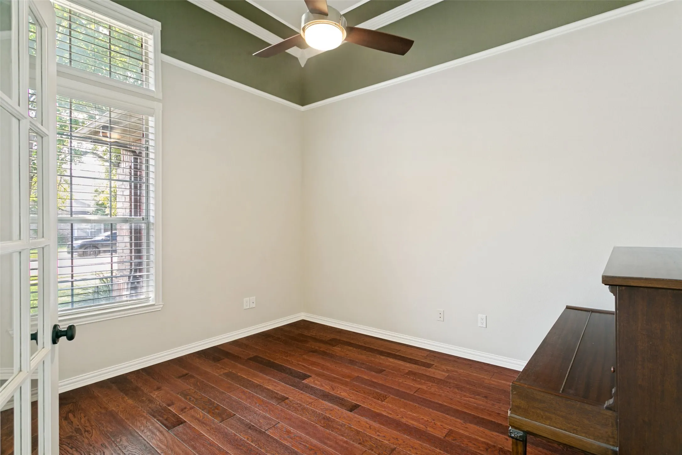 Single Family Residence For Sale in Tarrant County , 5713 Kelly Court, Haltom City, Texas 76137, 3 Bedroom, 2 Bathroom, 2 Garage spaces, 2,256 Sqft, built in 1996, mls#21341334, Real Estate Agent in Haltom City, Homes For Sale in Tarrant county, Homes For Sale in Haltom City, Realtor in Haltom City Texas, Real Estate Brokerage Independent Realty Texas, Luminita Cordes Realtor